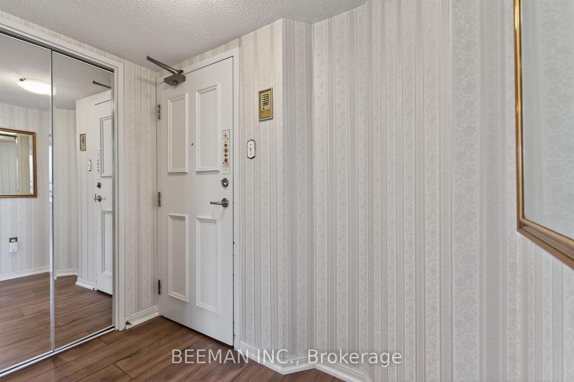 245 The Donway N/A W, Toronto - Image 2