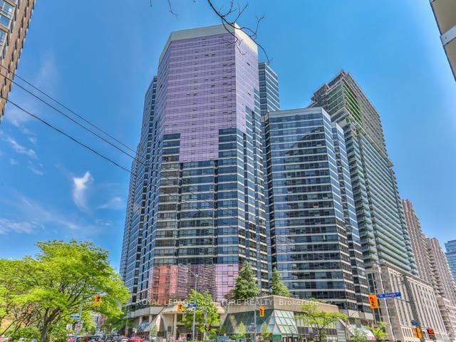 1007 – 1001 Bay Street