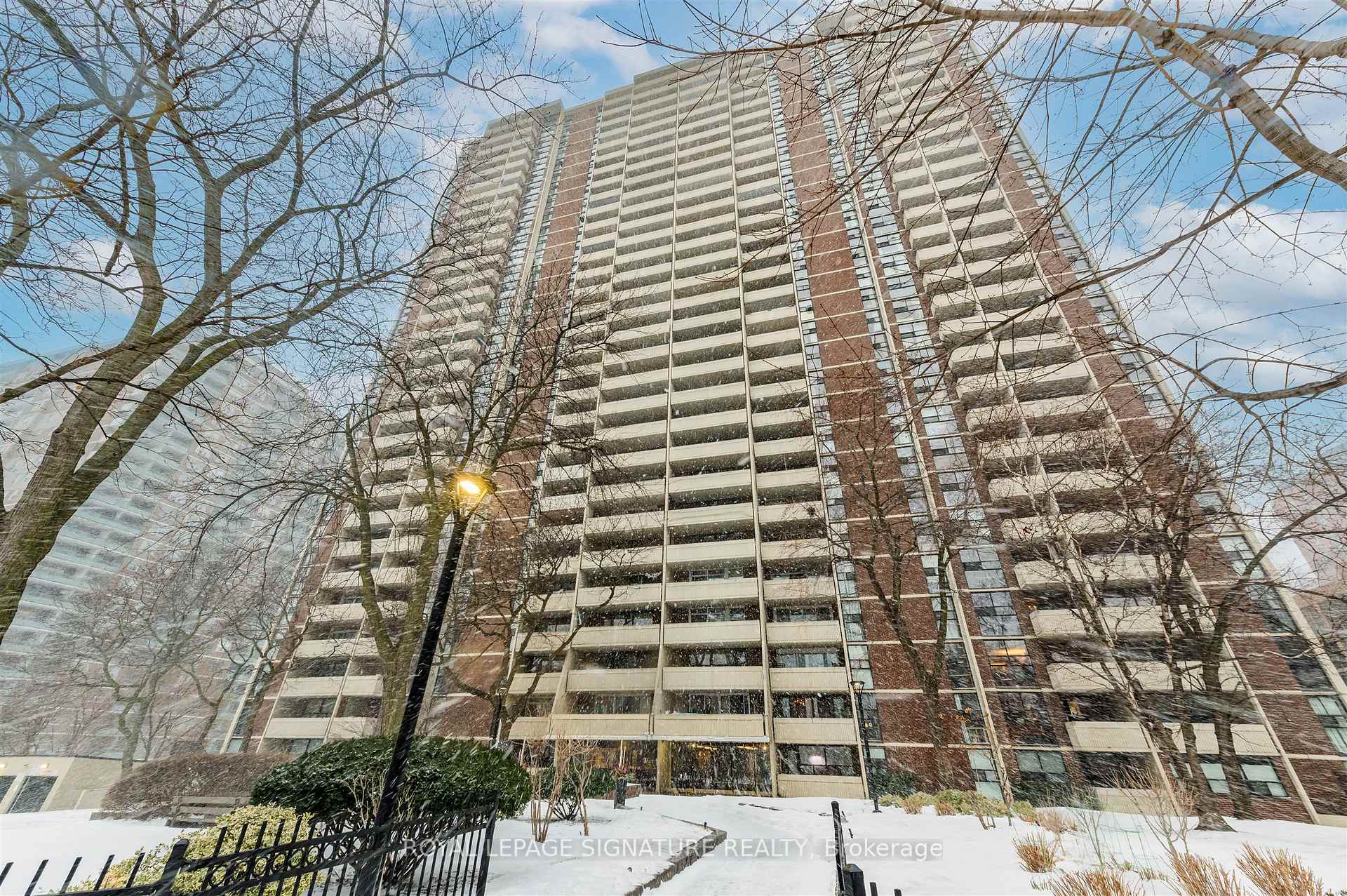 2108 – 40 Homewood Avenue