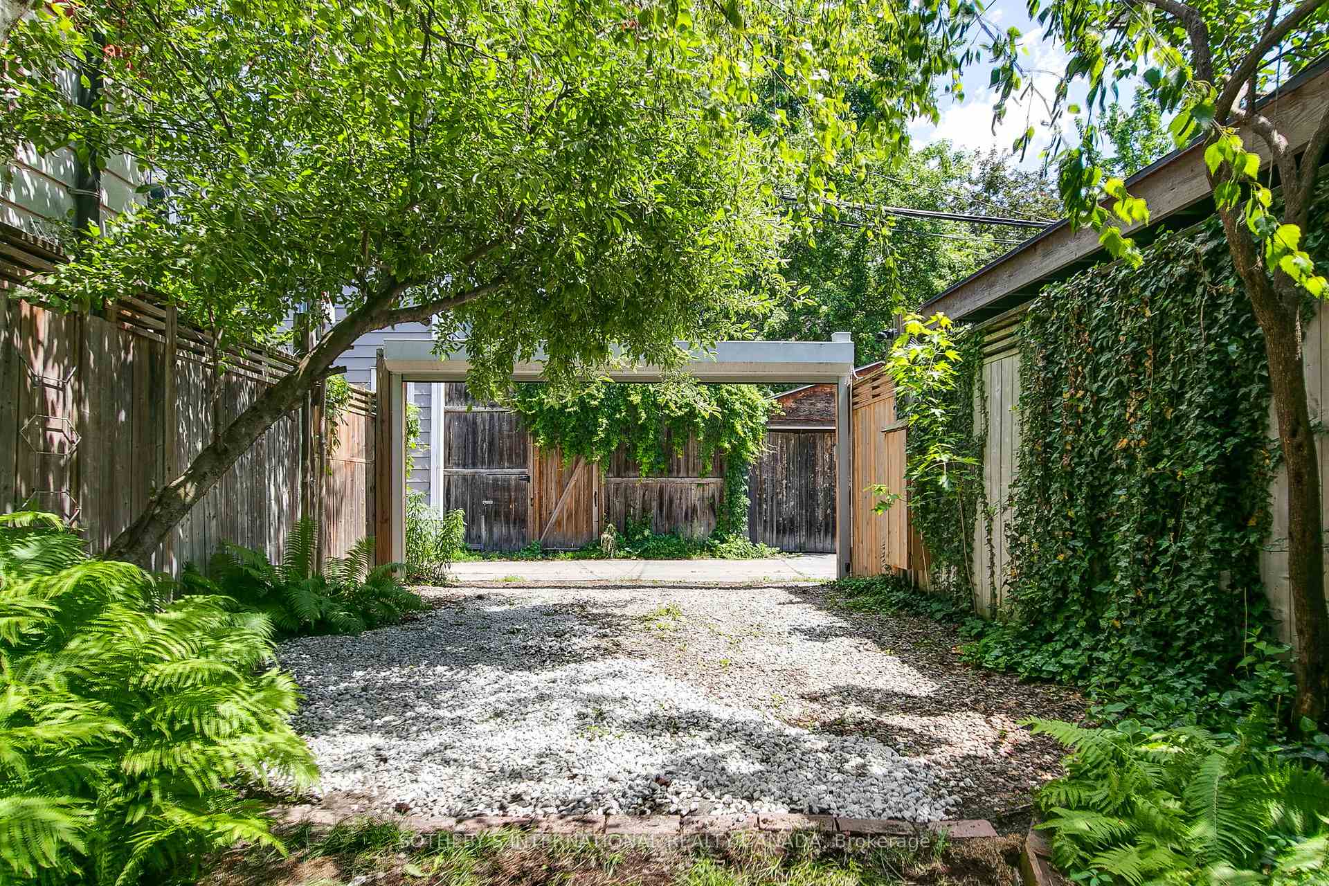 Property photo 33
