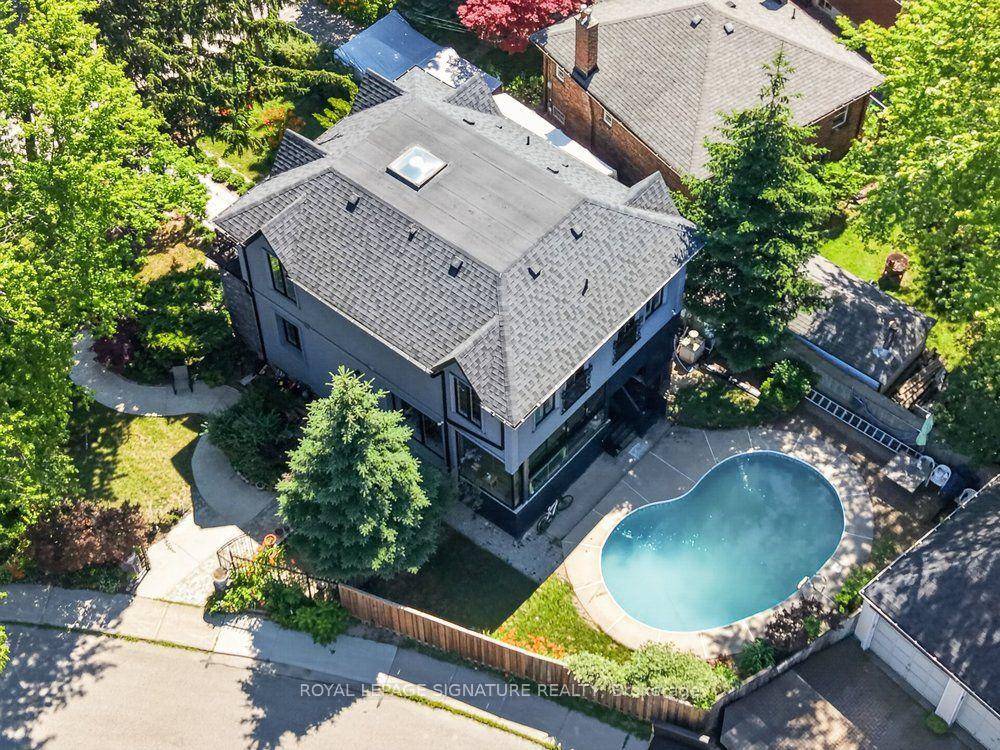 32 Cliffcrest Drive