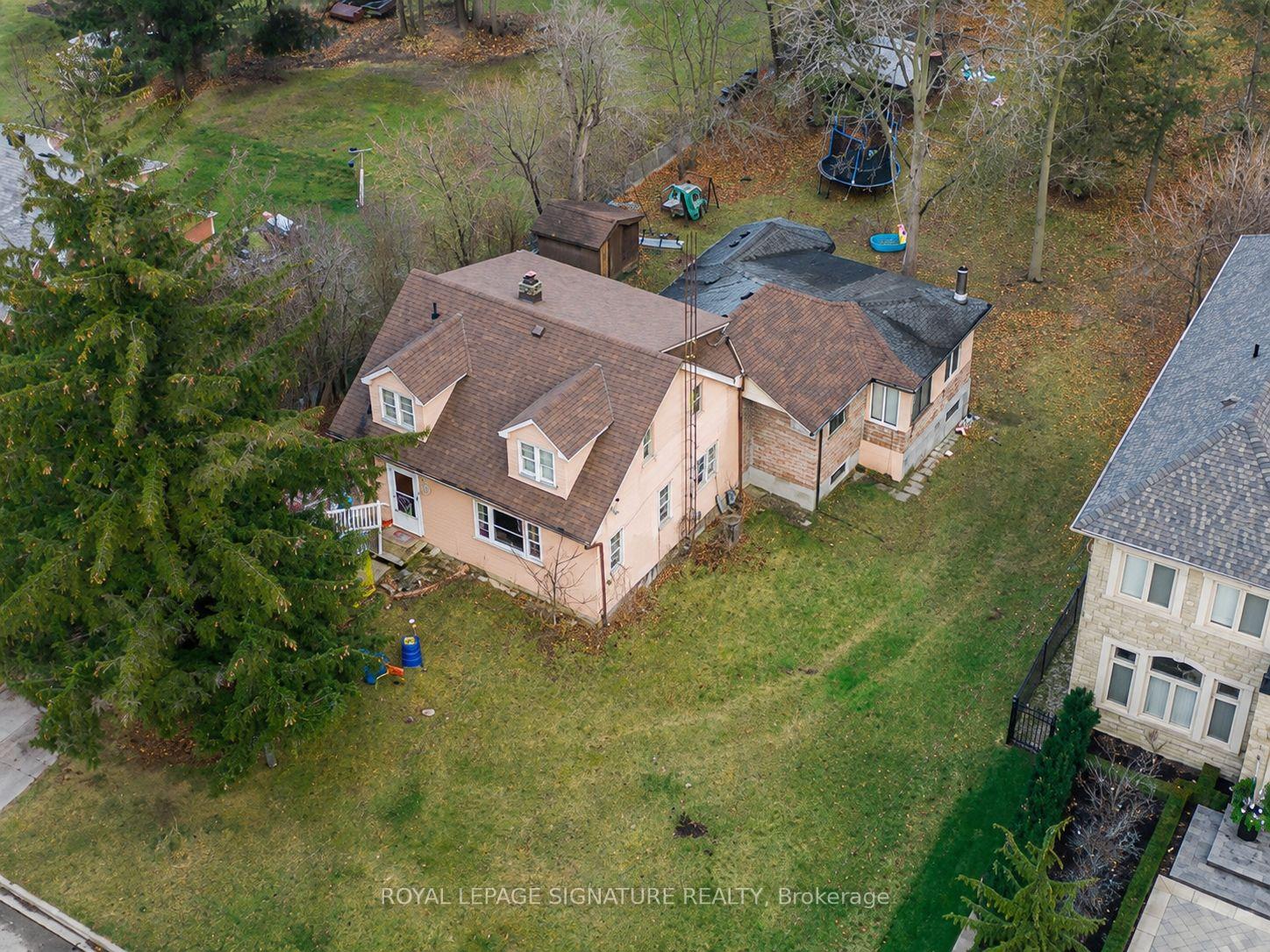 21 Yongeview Avenue