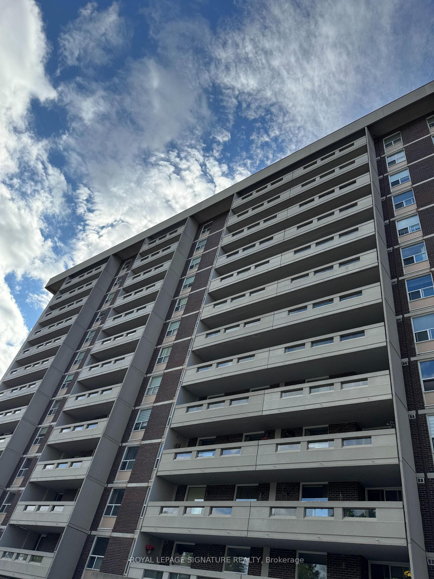 1210 – 60 INVERLOCHY Boulevard