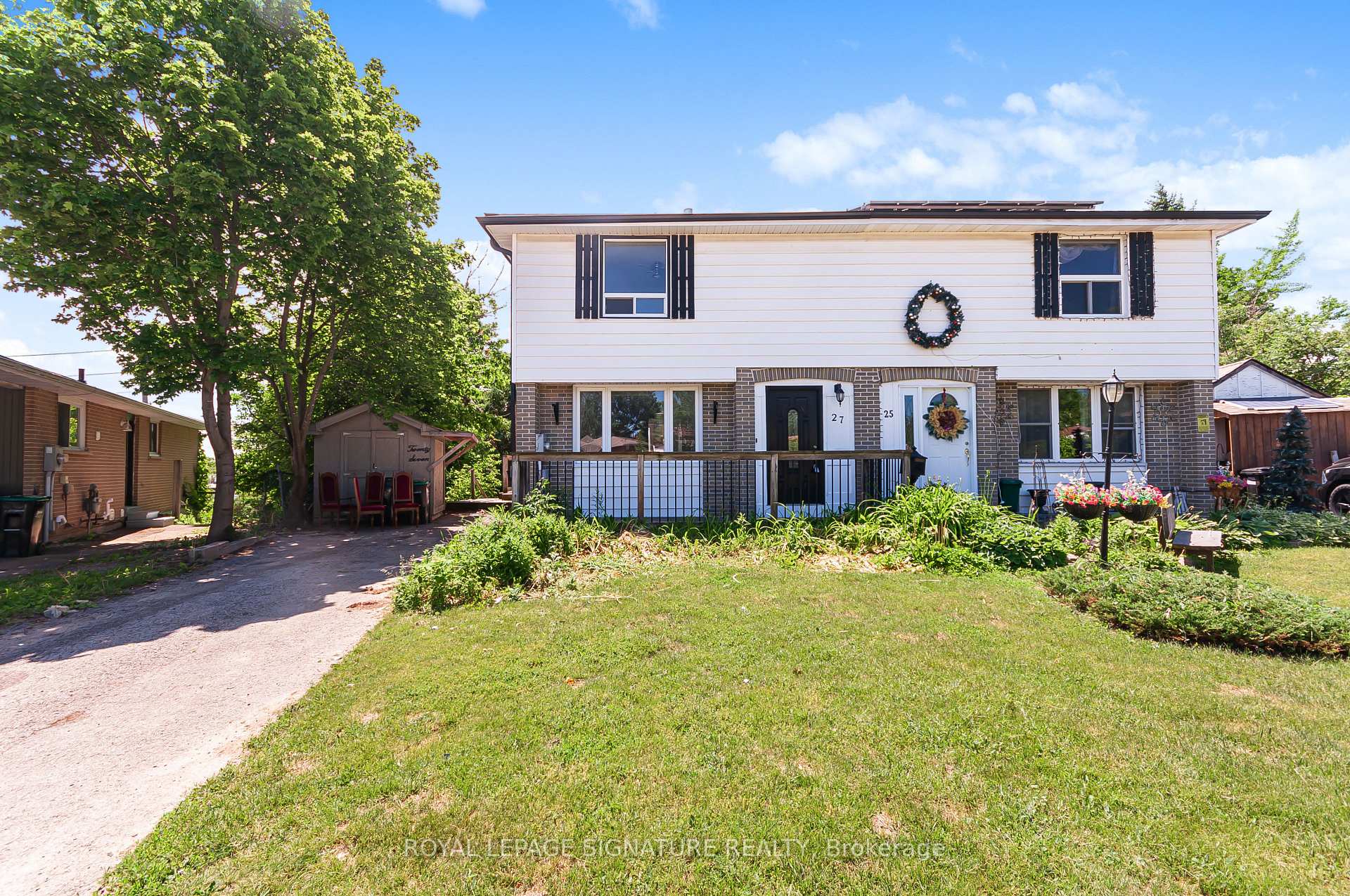 27 DAPHNE Crescent