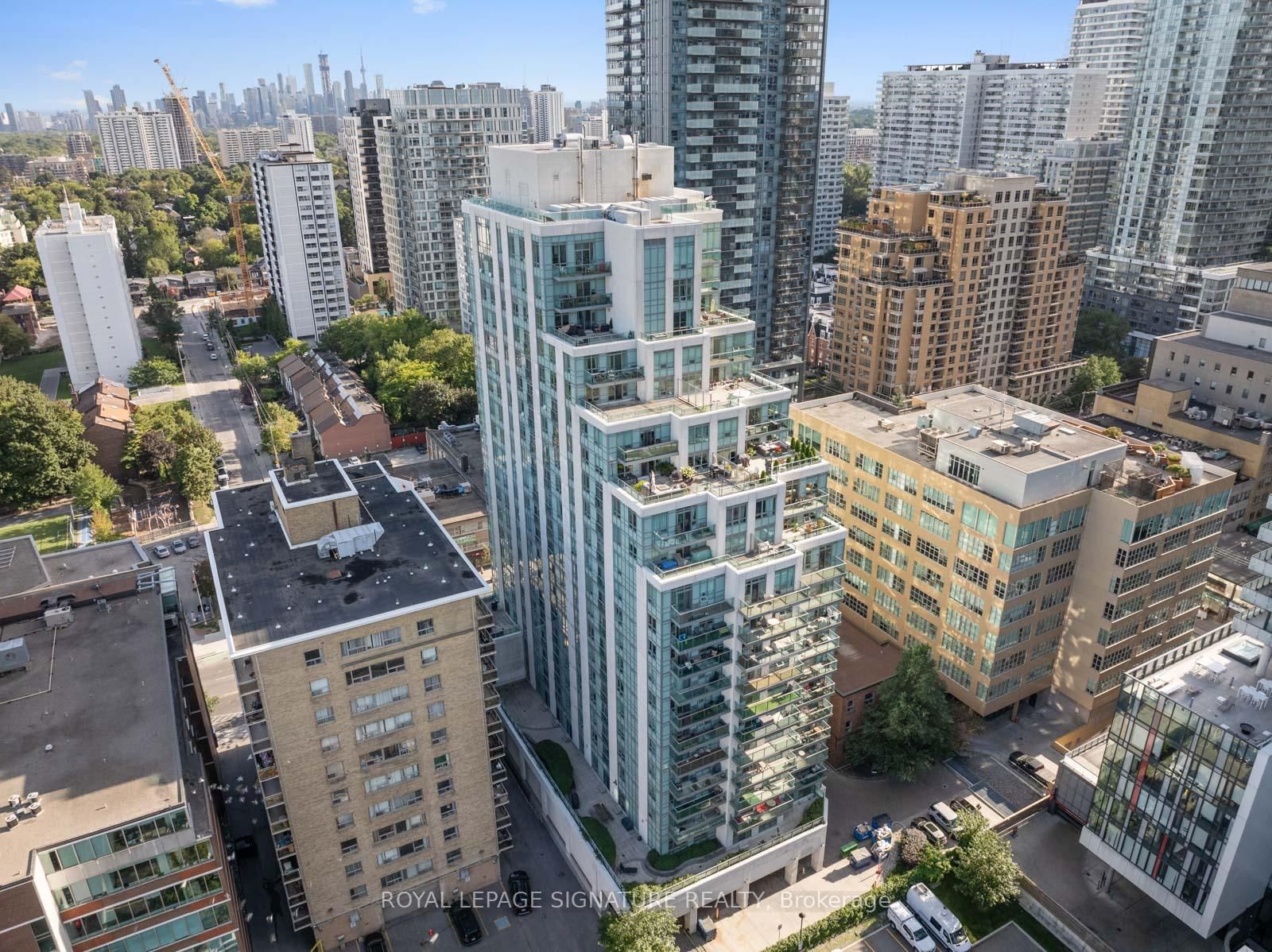 212 Eglinton Avenue E