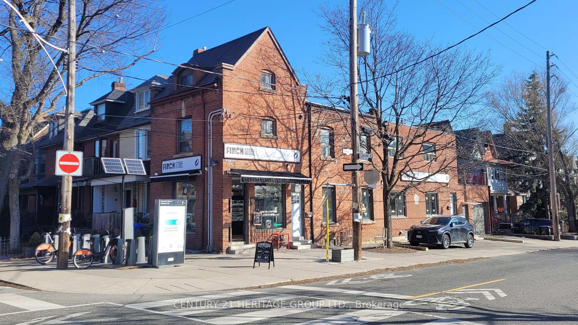 42 Dewson Street E