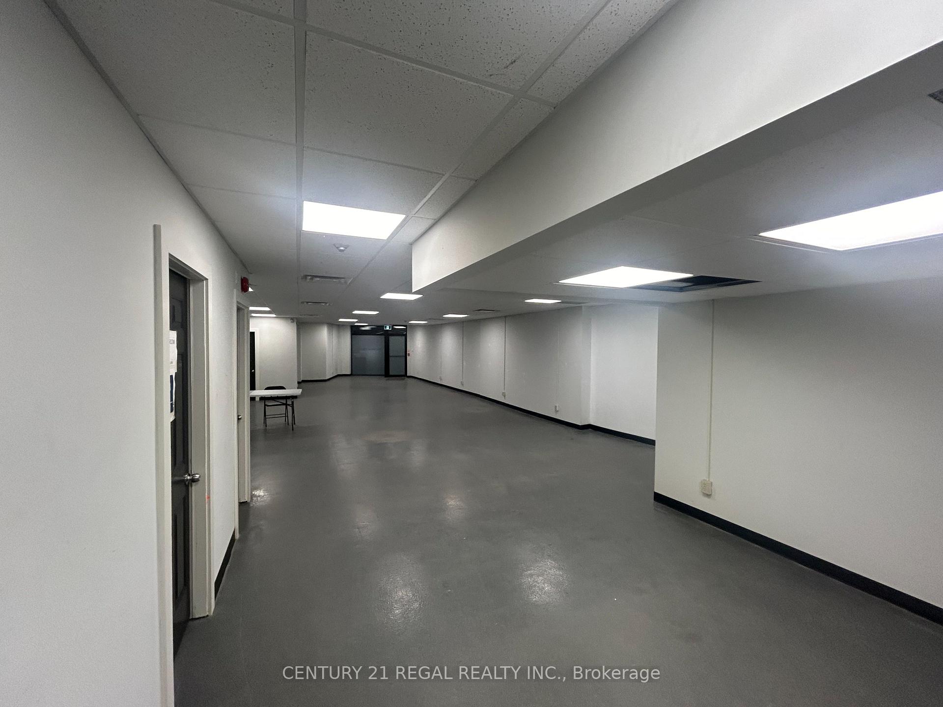 1172 Dundas Street W