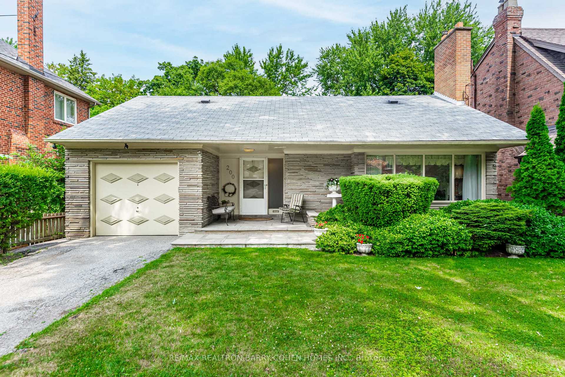 200 Cortleigh Boulevard