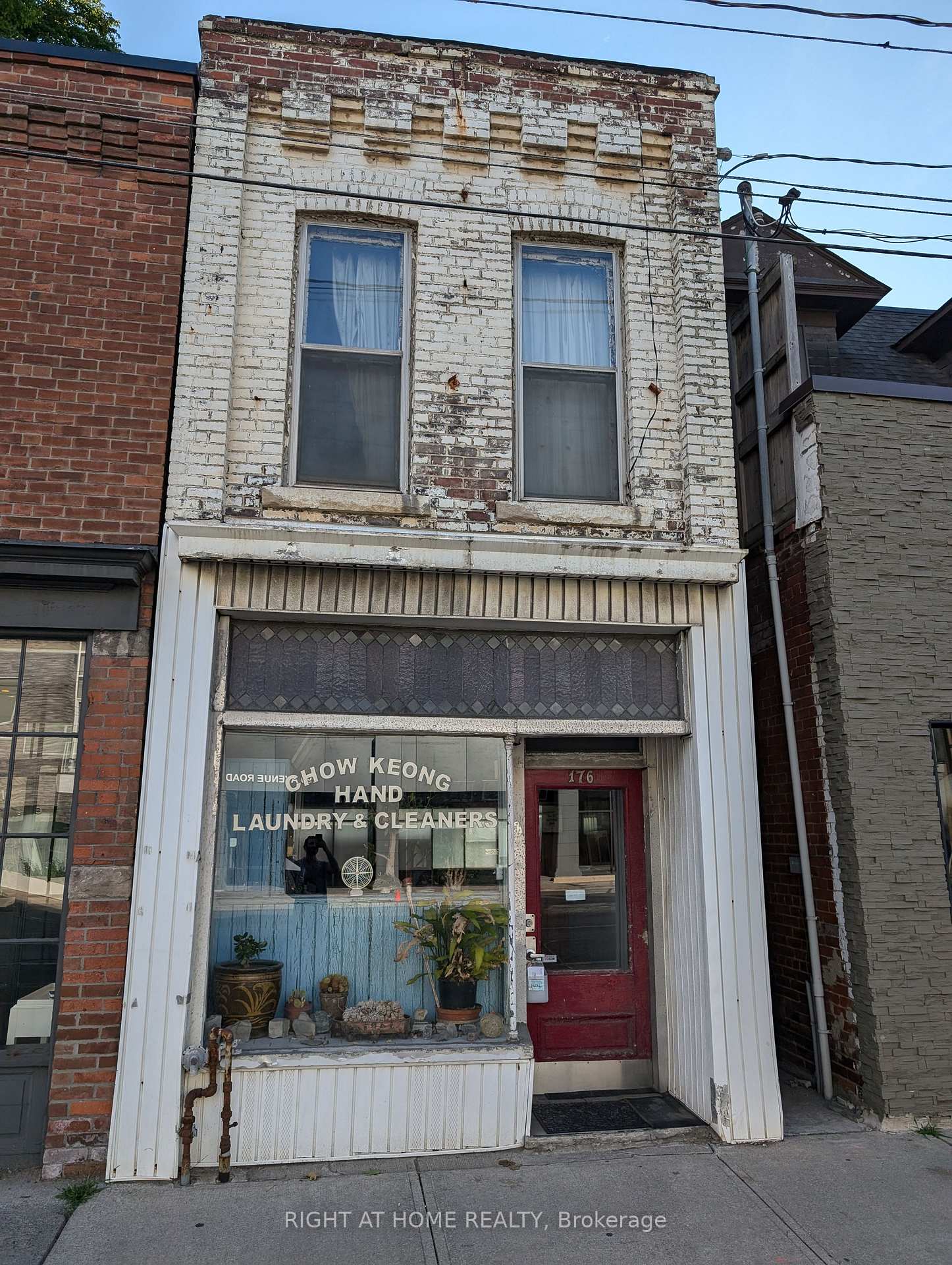 176 Avenue Road