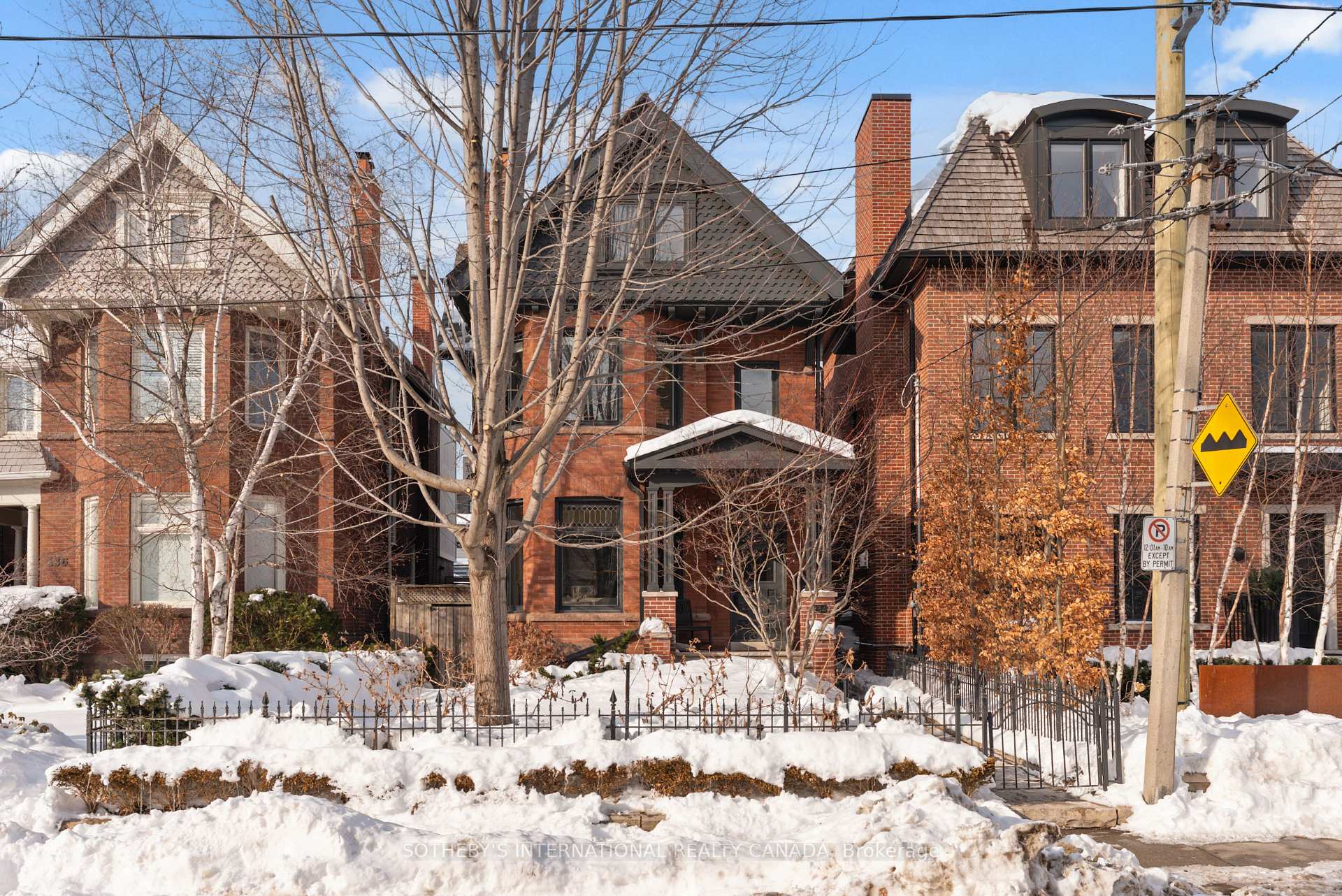 134 Roxborough Street W