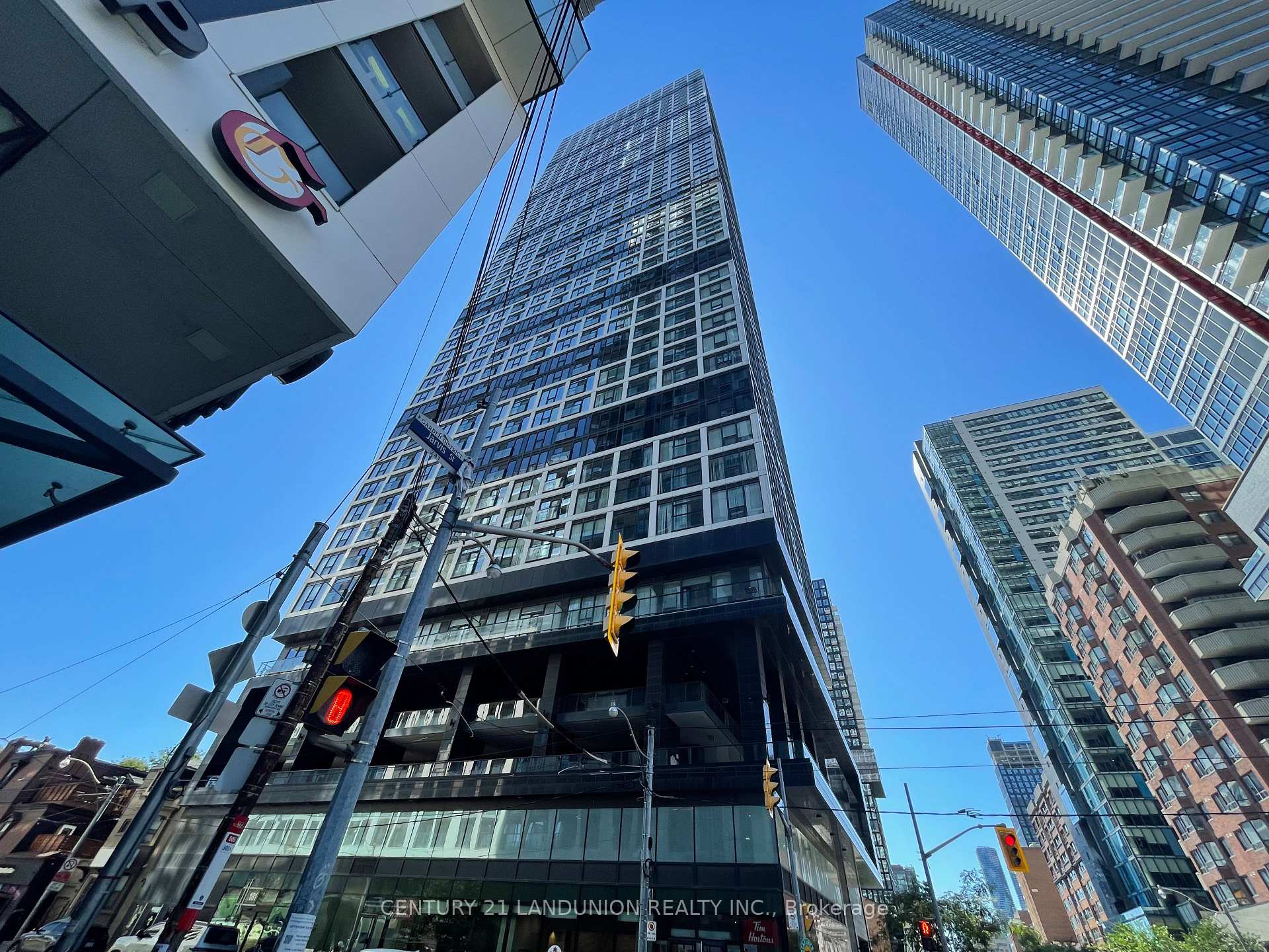 181 Dundas Street E