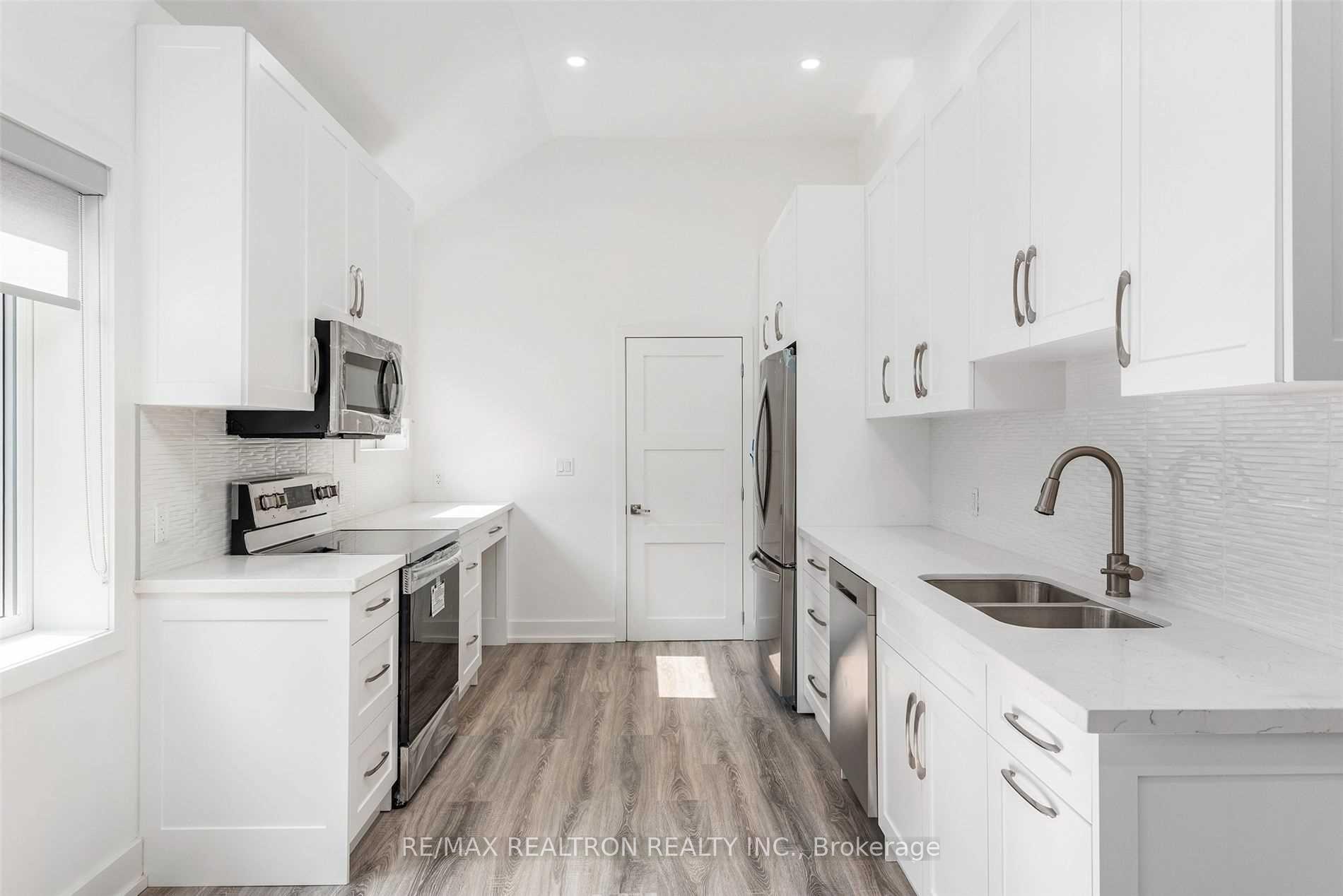 76 Lawrence Avenue W