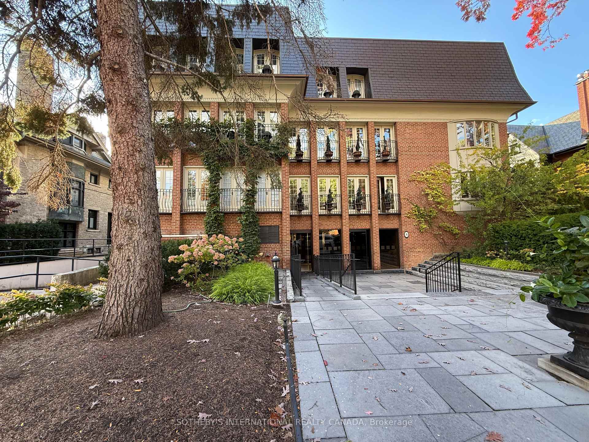 8 Hawthorn Avenue