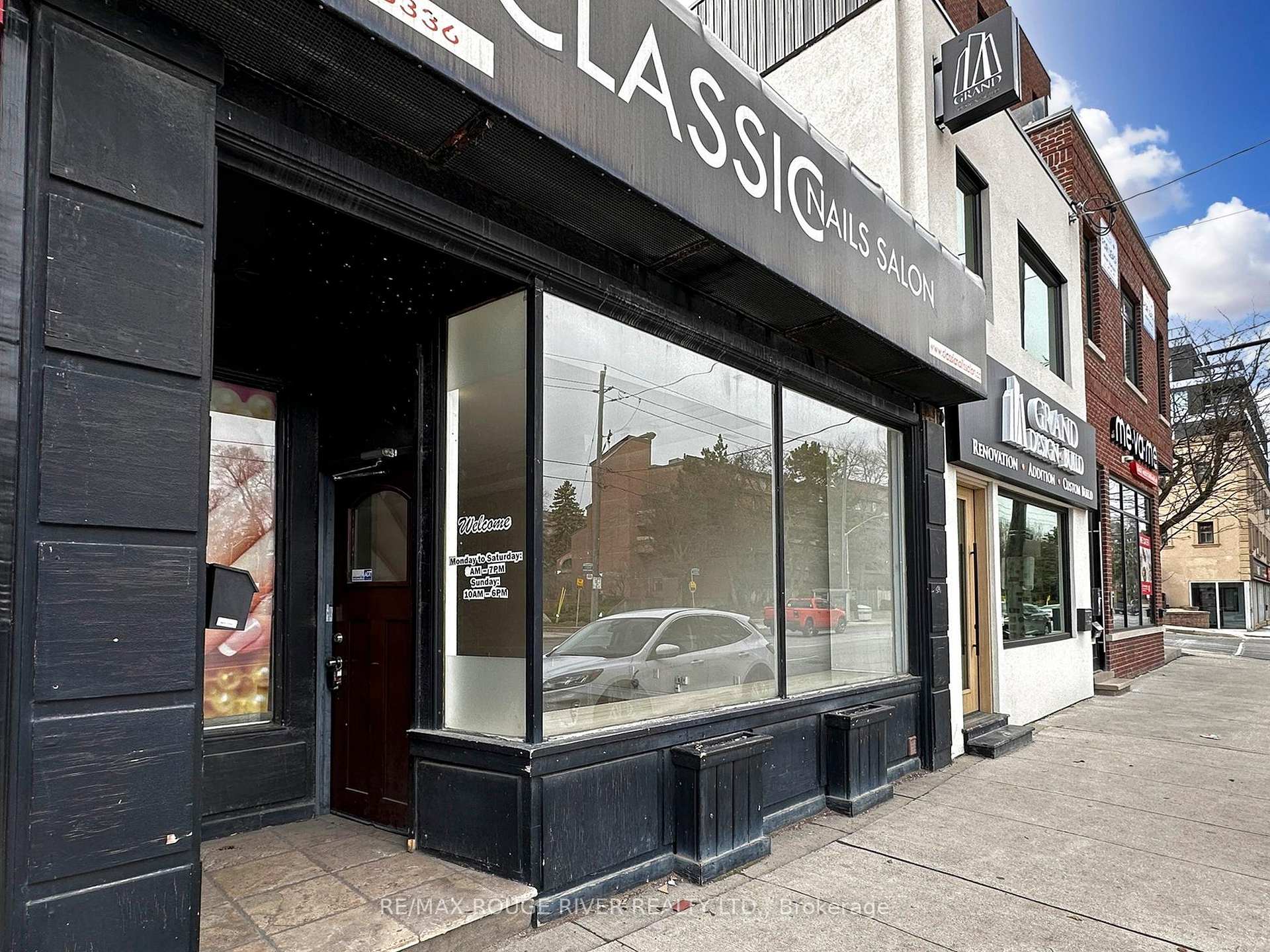 1556 Avenue Road