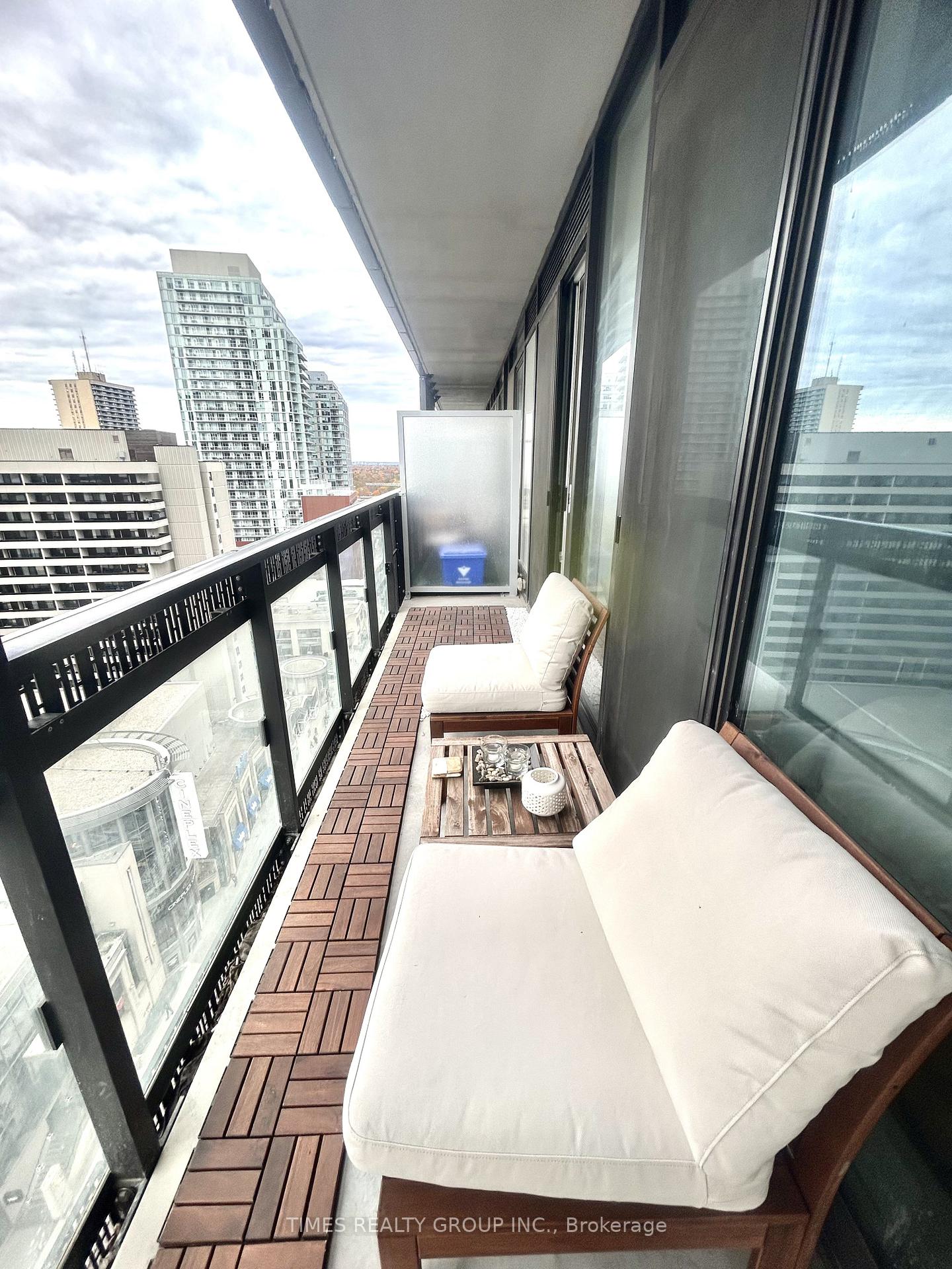 8 Eglinton Avenue E