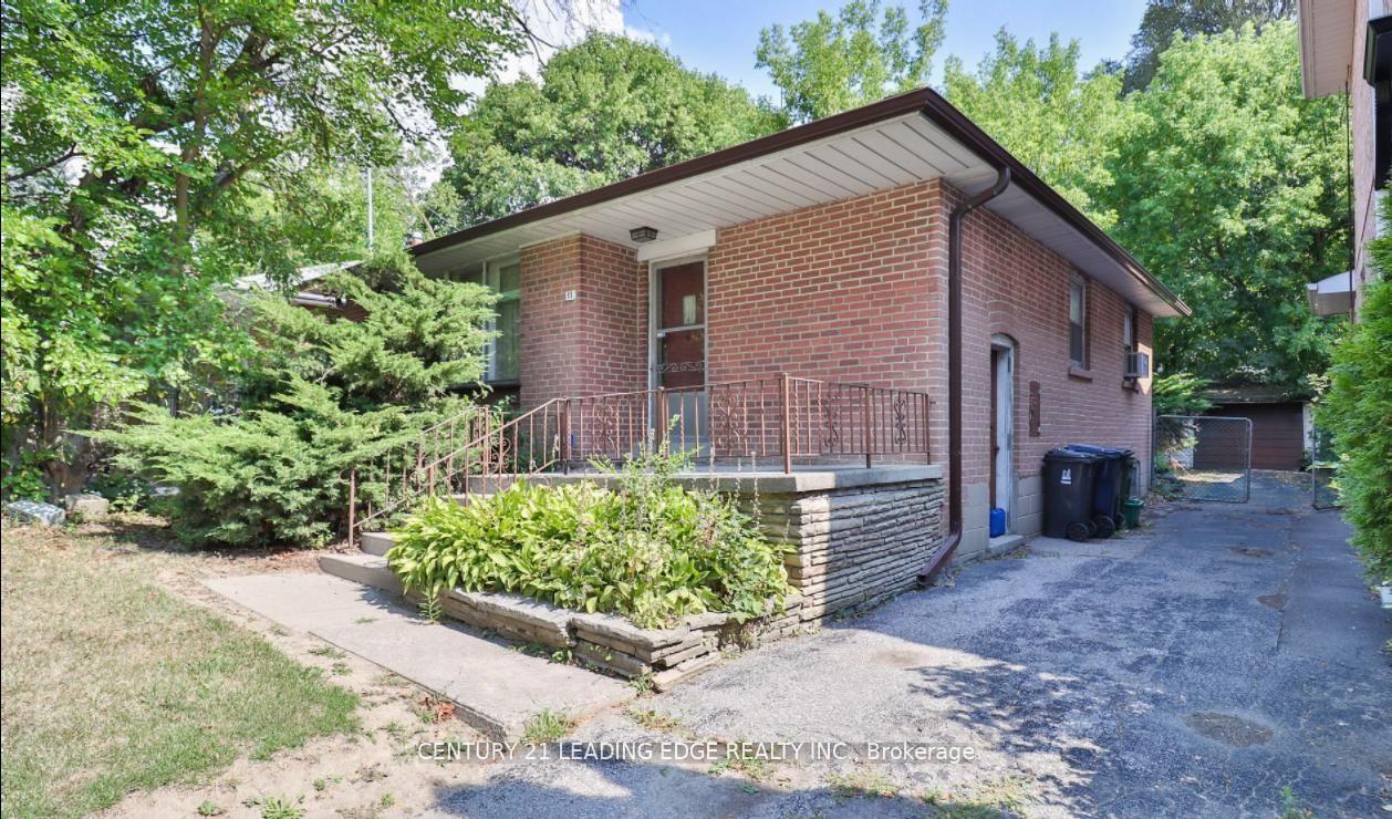 11 Collinson Boulevard