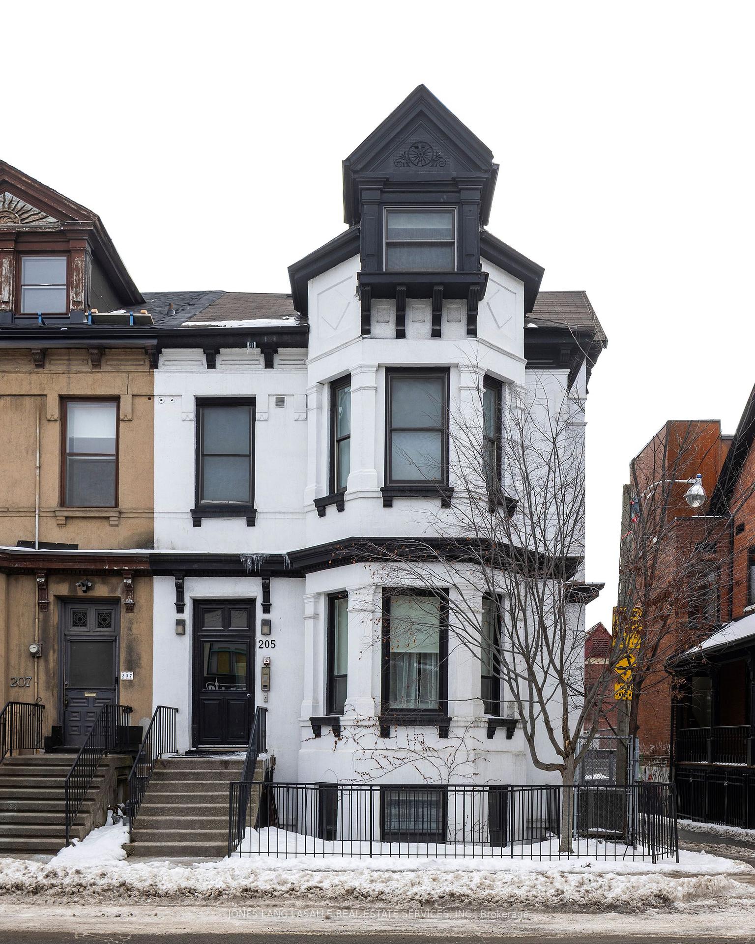 205 Gerrard Street E