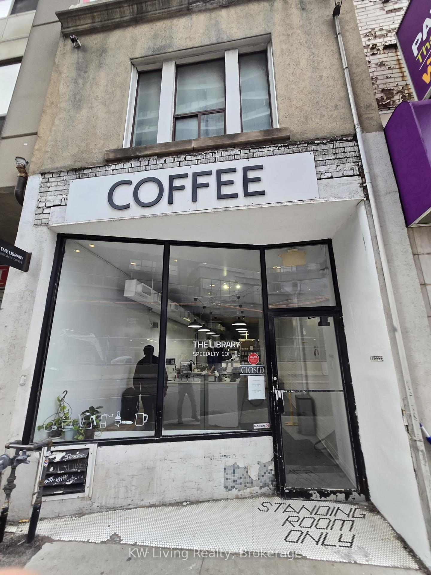 281 Dundas Street W