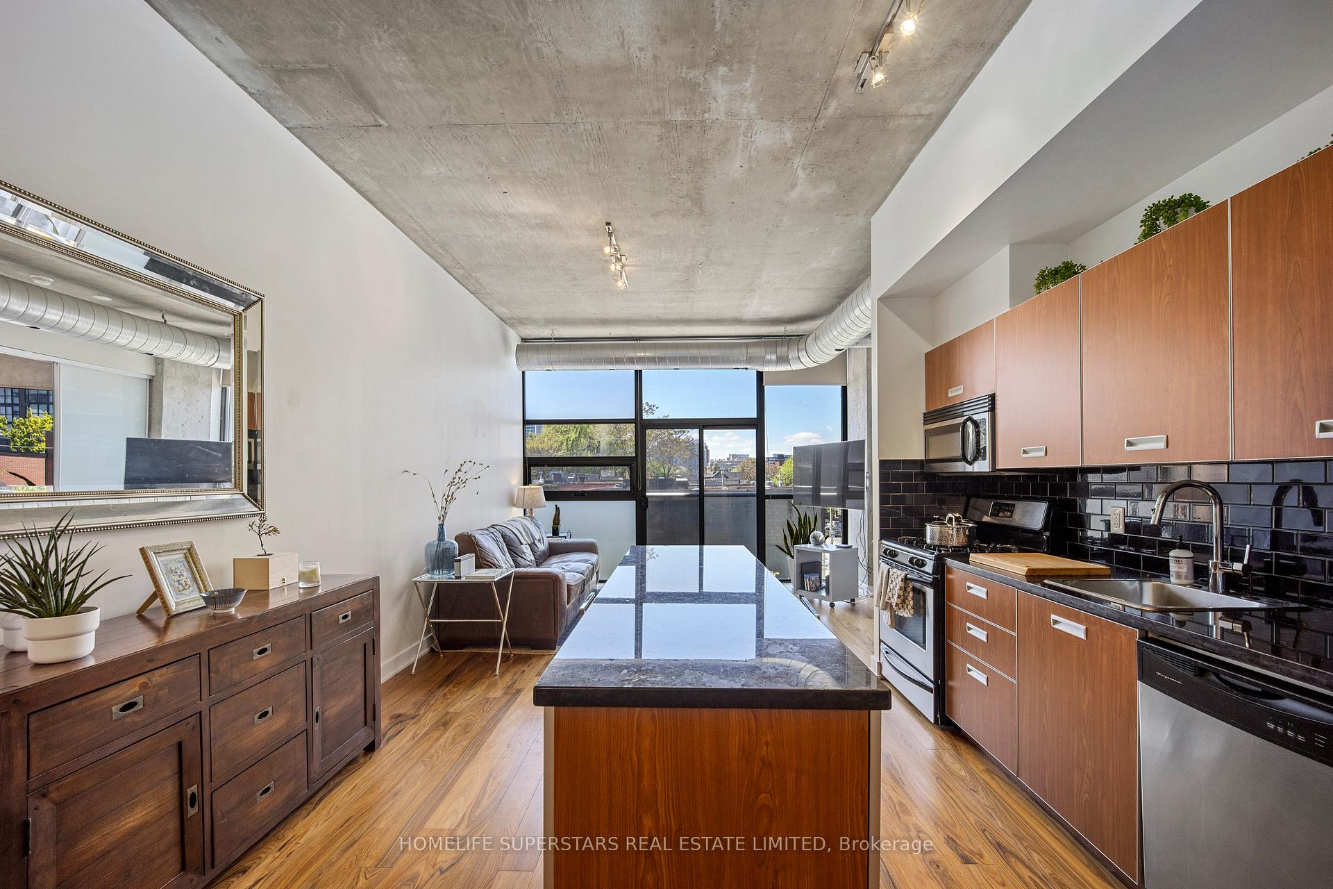 60 Bathurst Street