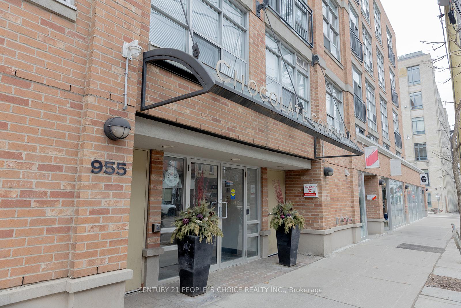 955 Queen Street W