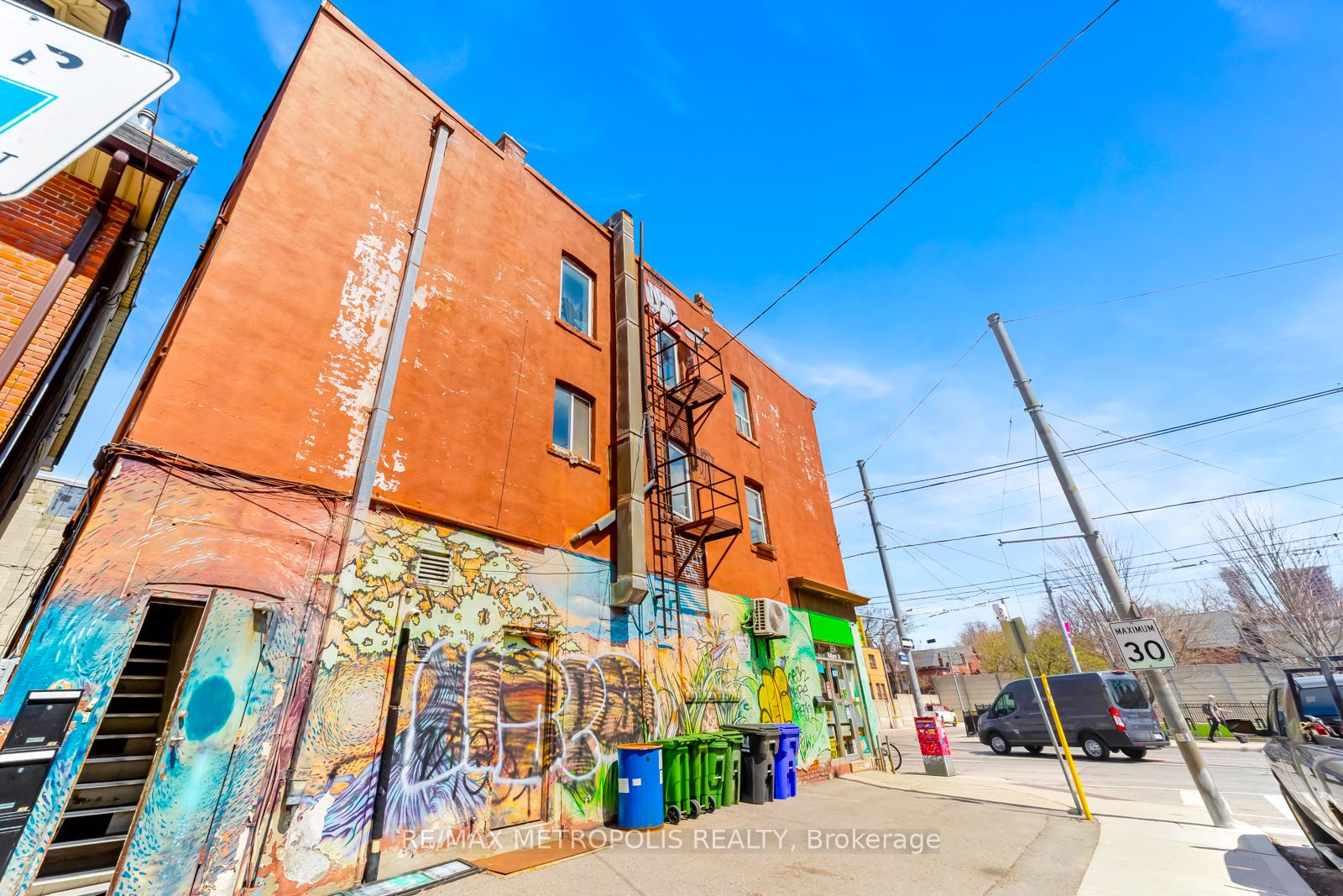 854 BATHURST Street
