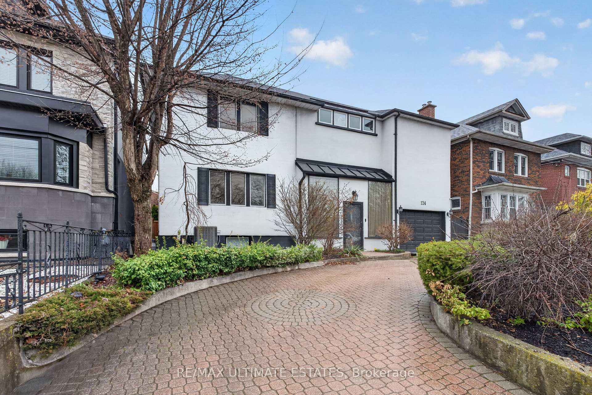 124 Lawrence Avenue E