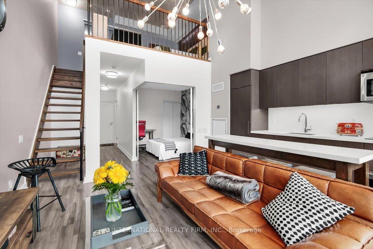 5 Hanna Avenue