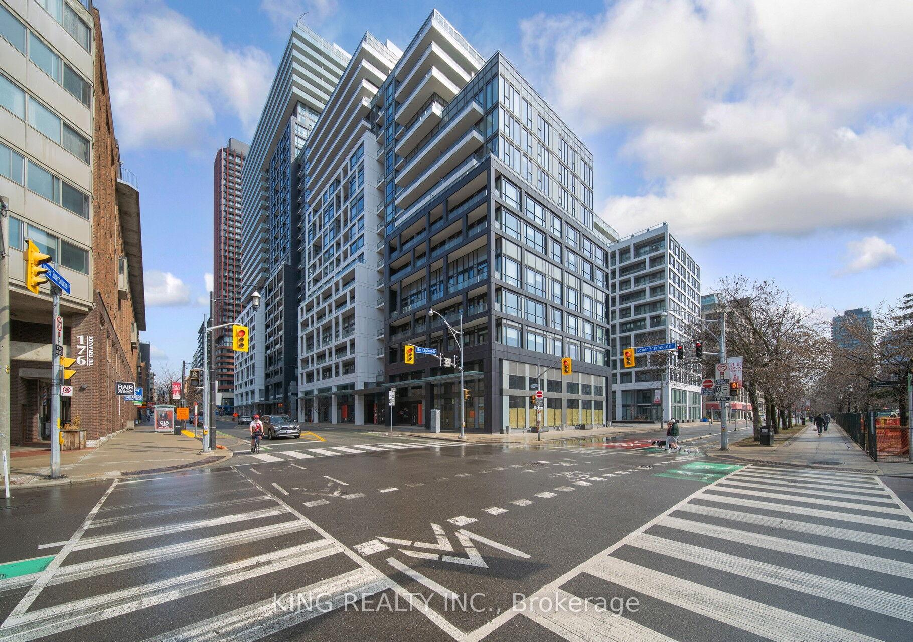 121 Lower Sherbourne Street S