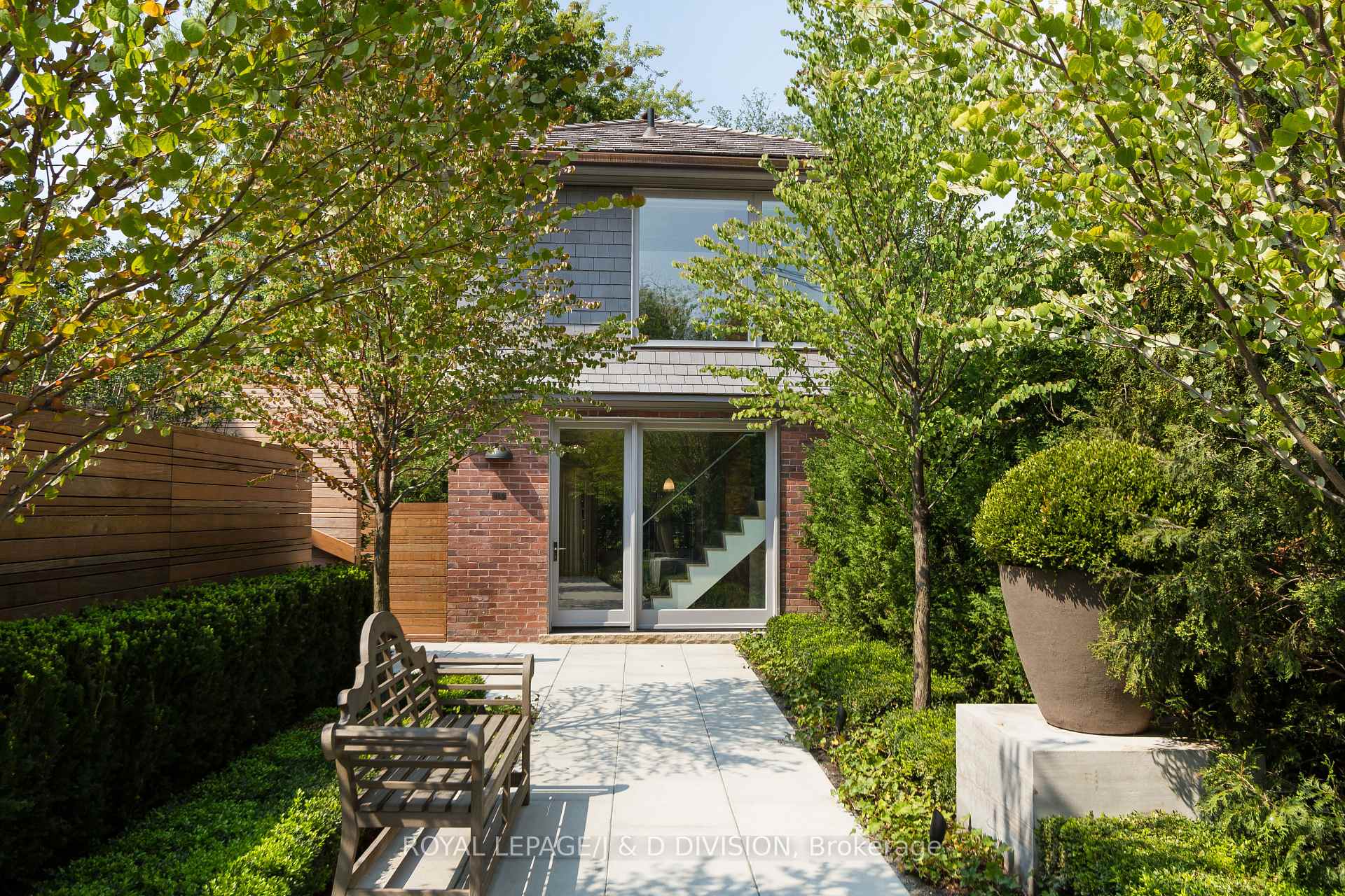 78 Roxborough Street E