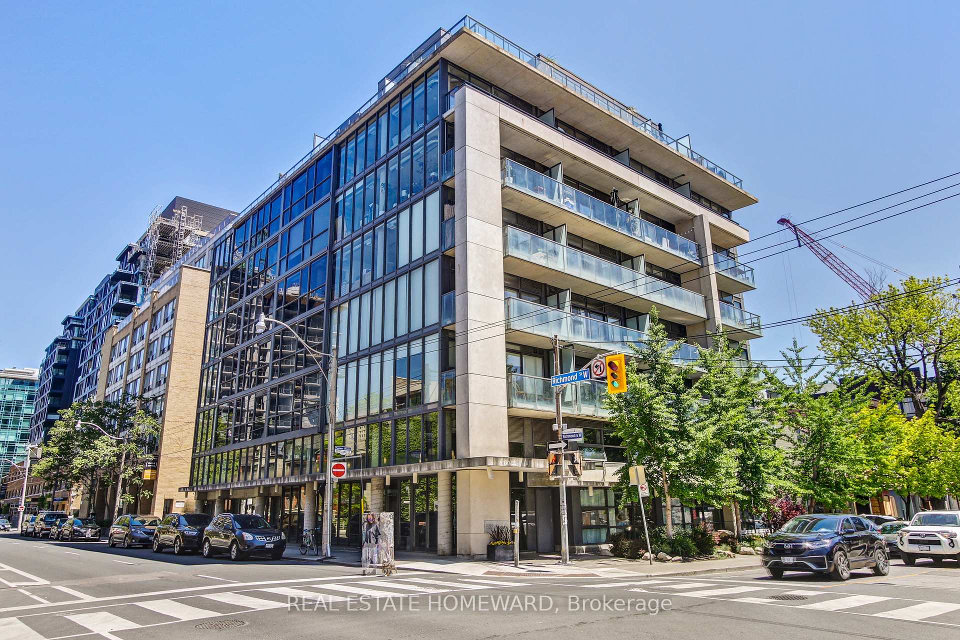 533 W Richmond Street W