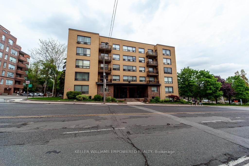 740 Eglinton Avenue W