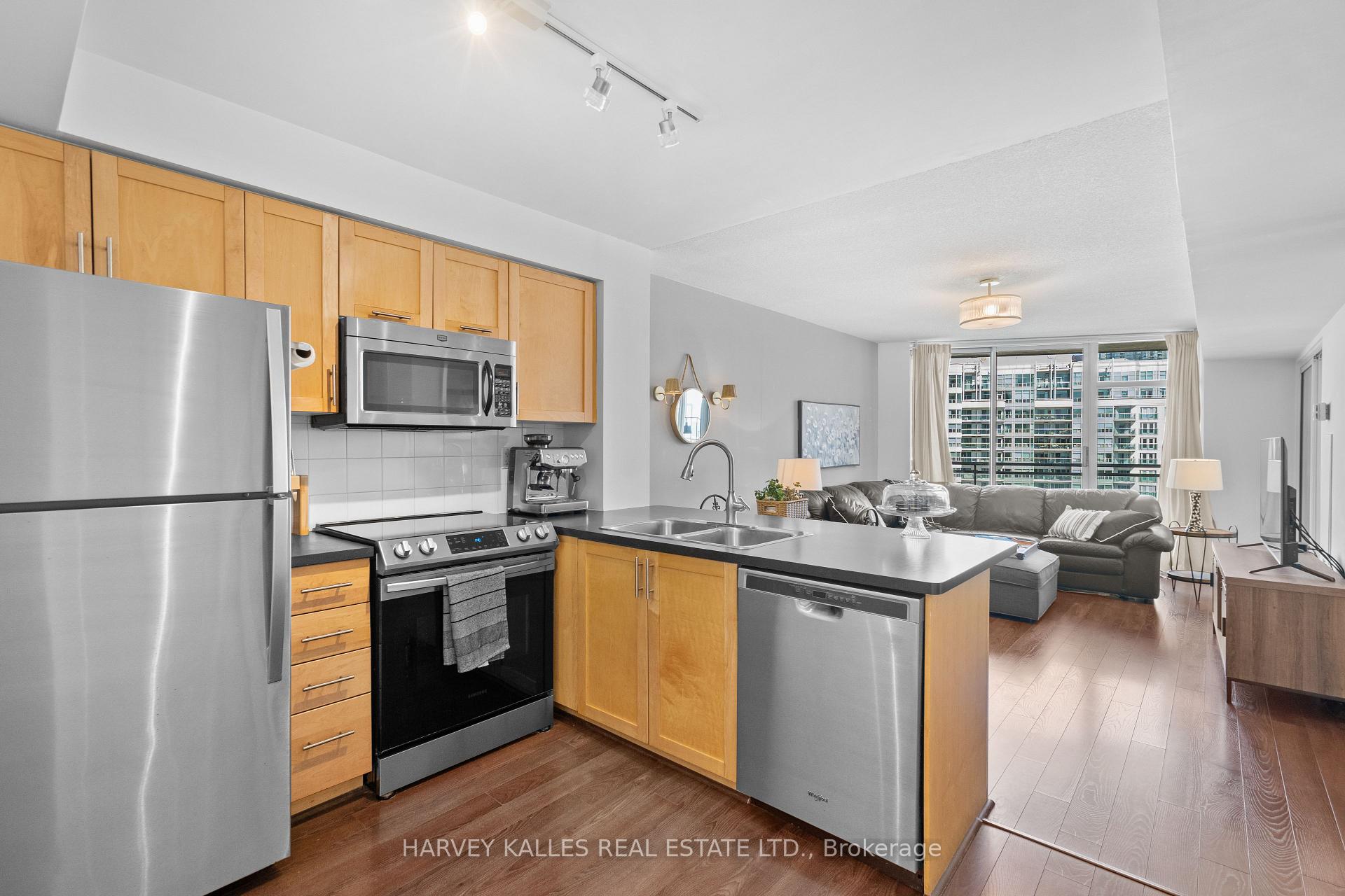 650 Queens Quay N/A W