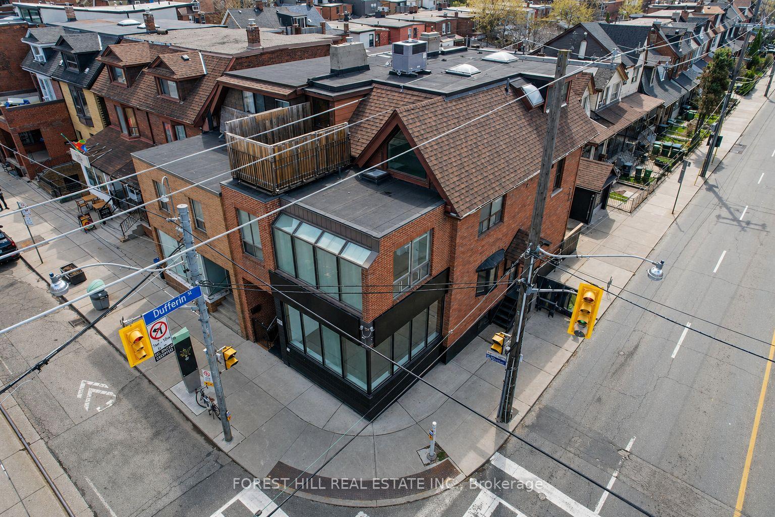 1111 College Street