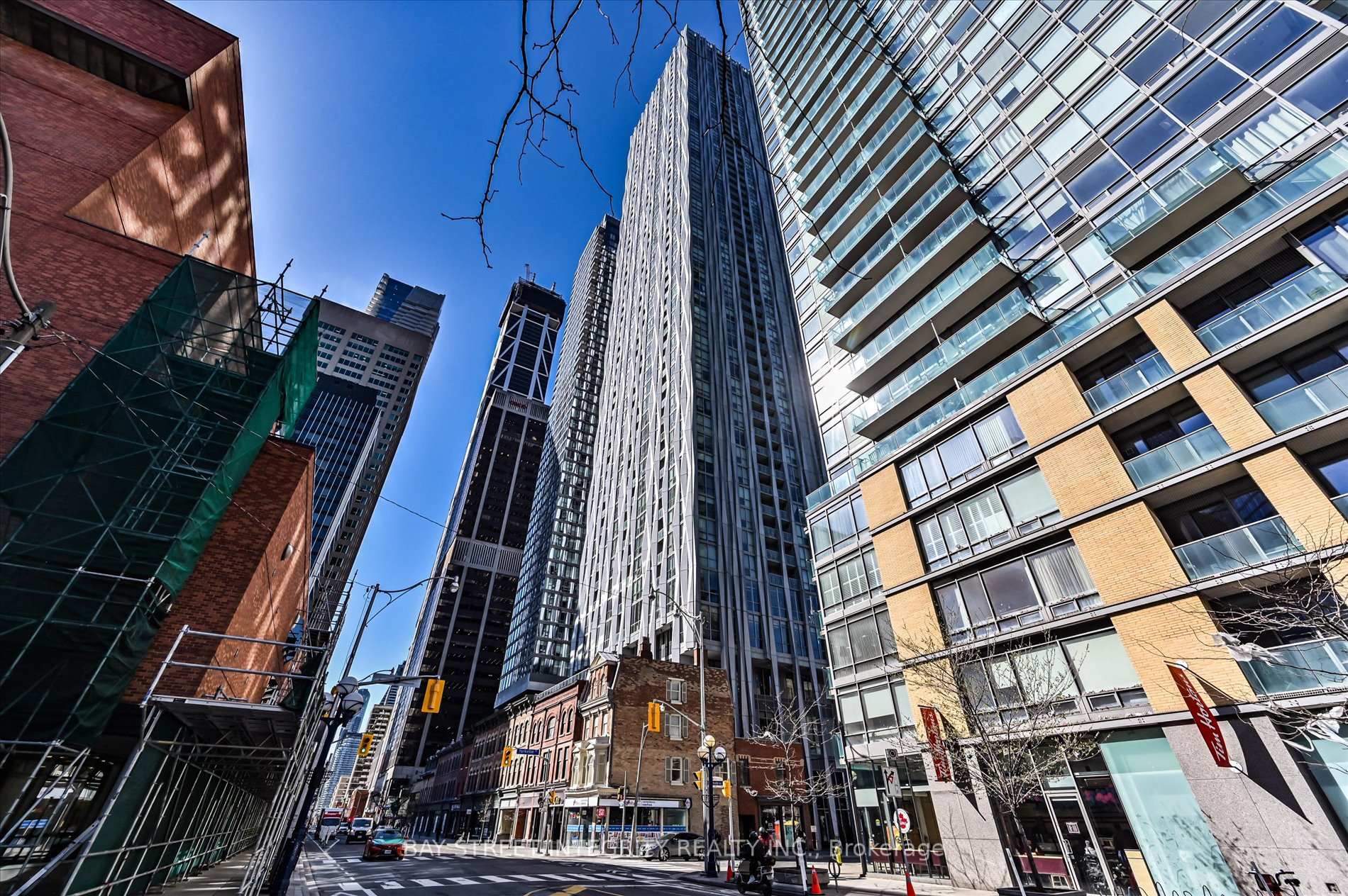 1 Yorkville Avenue
