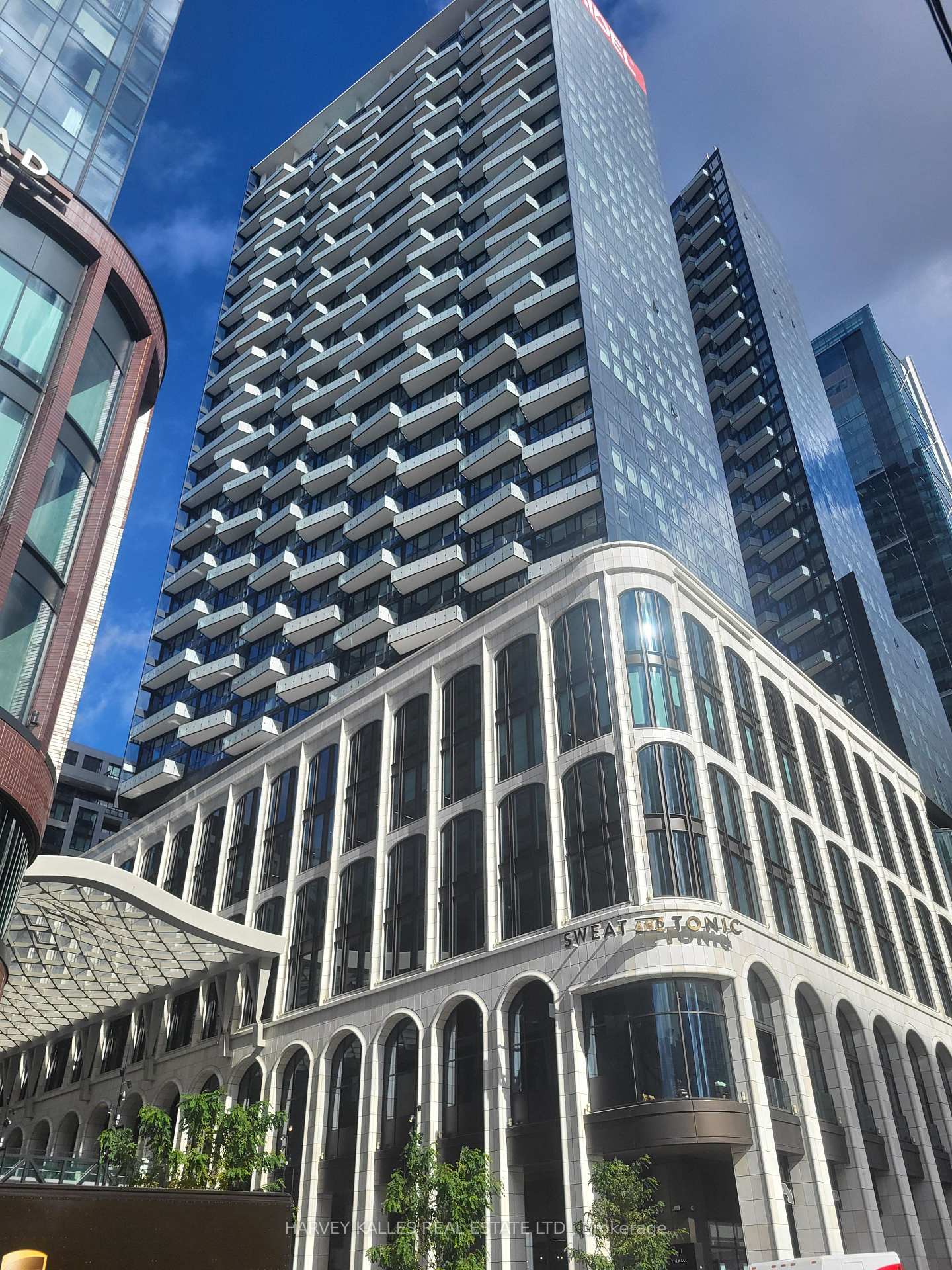 470 Front Street W
