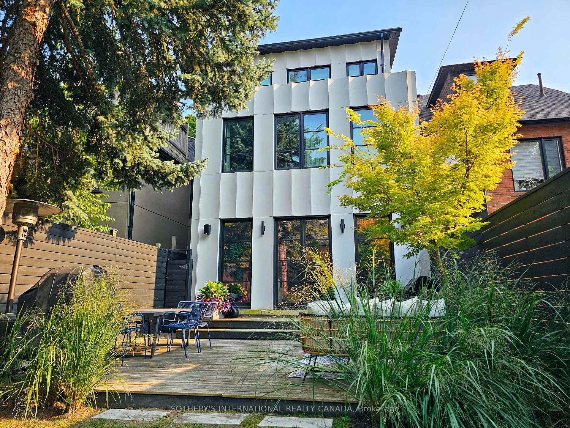 122 MacPherson Avenue