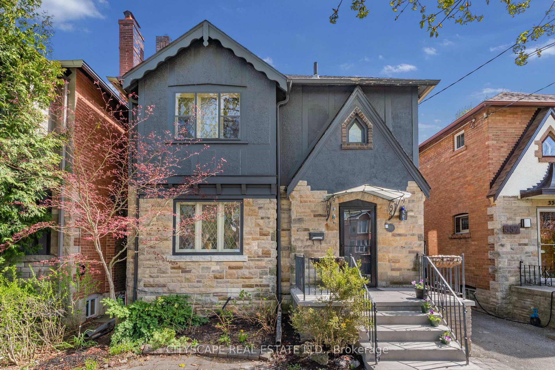 555 Castlefield Avenue
