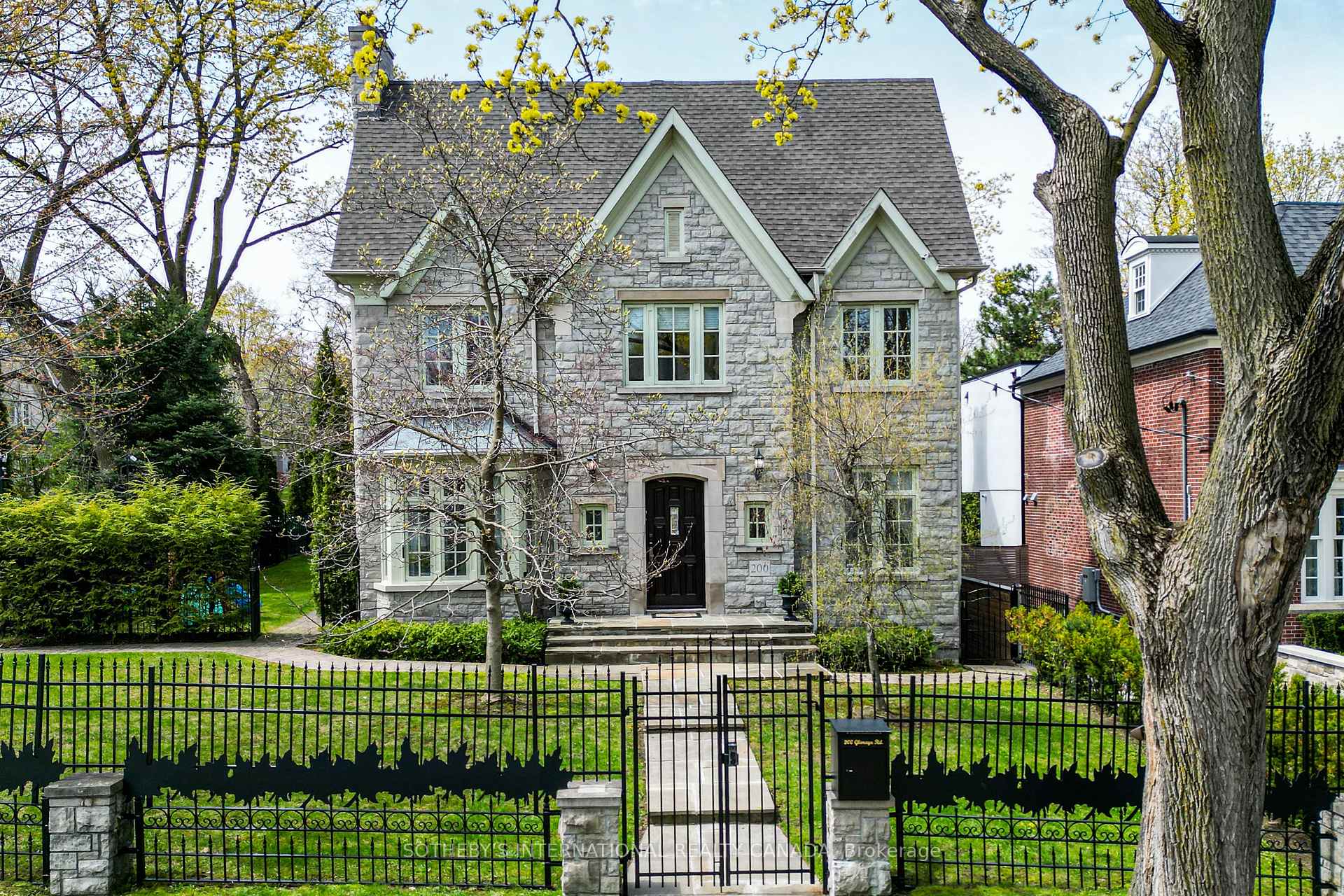 200 Glenayr Road