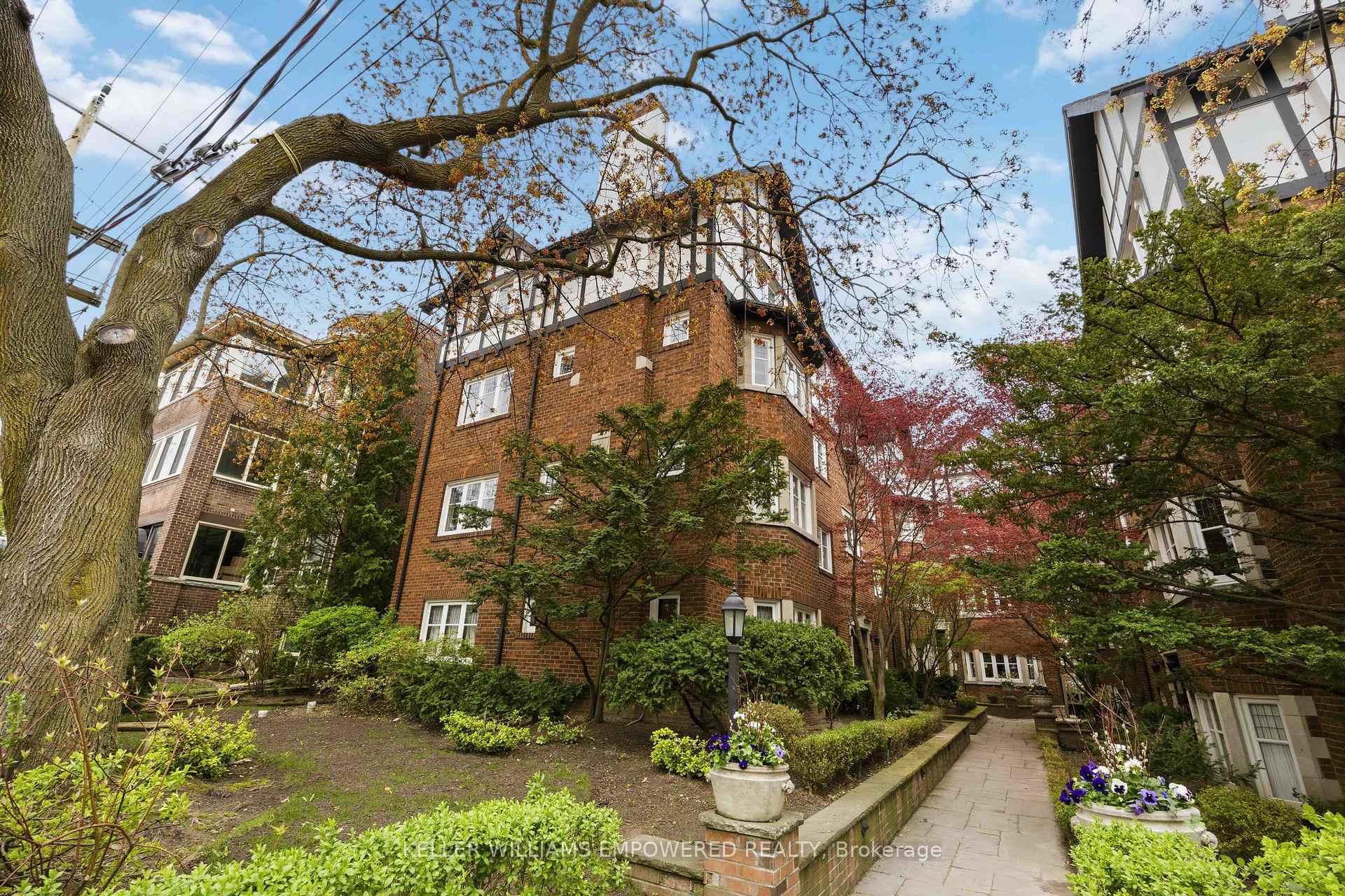 313 Lonsdale Road