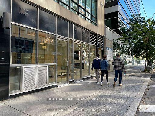 263 Wellington Street W