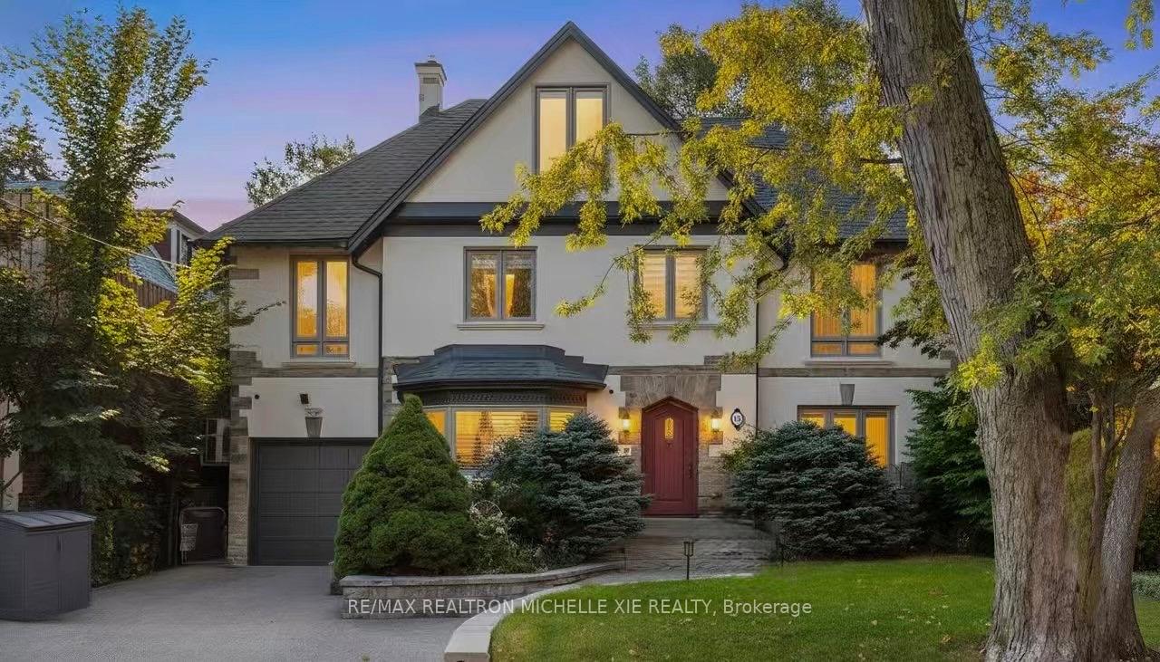 15 Strathallan Boulevard