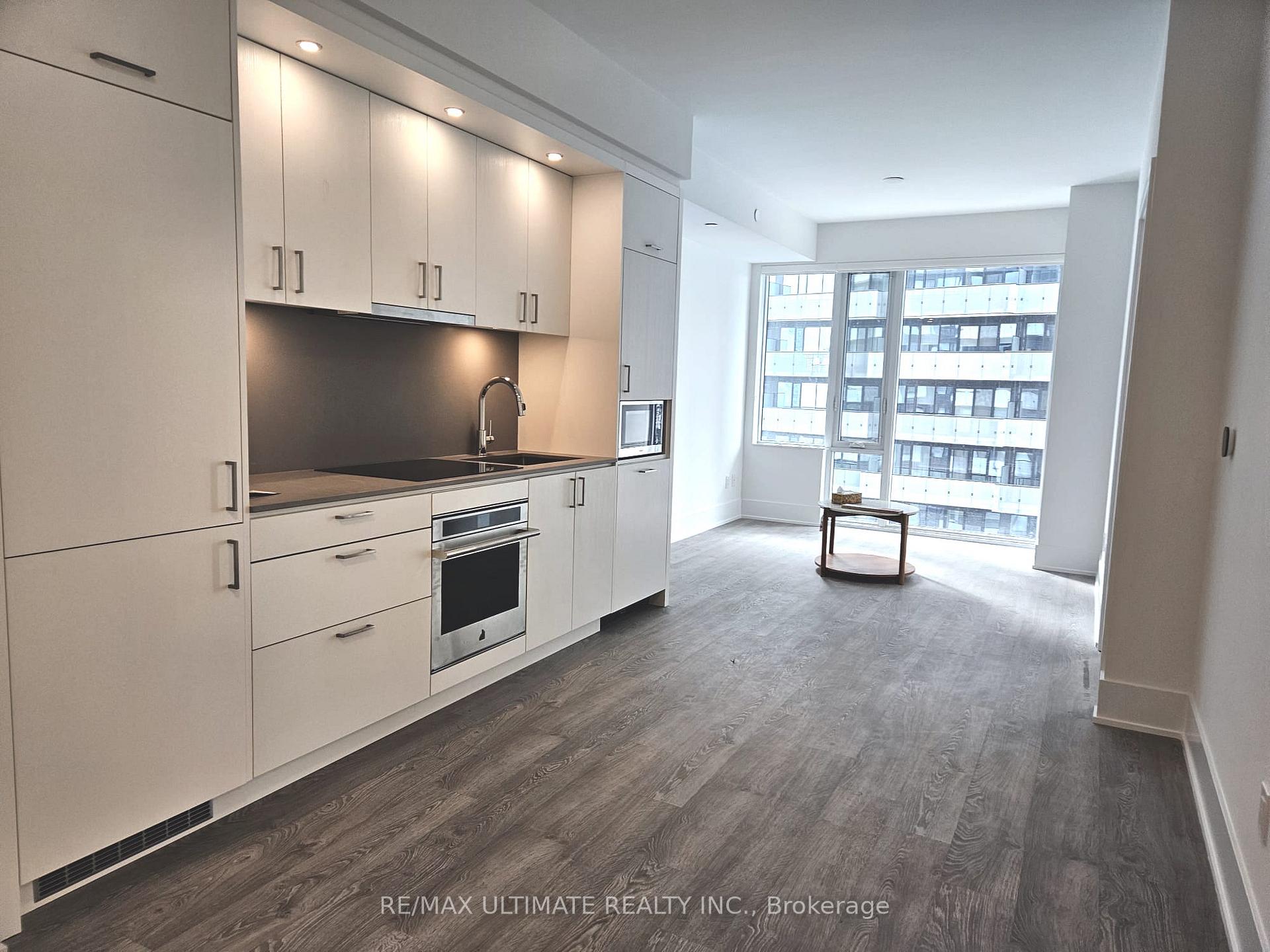 470 Front Street W