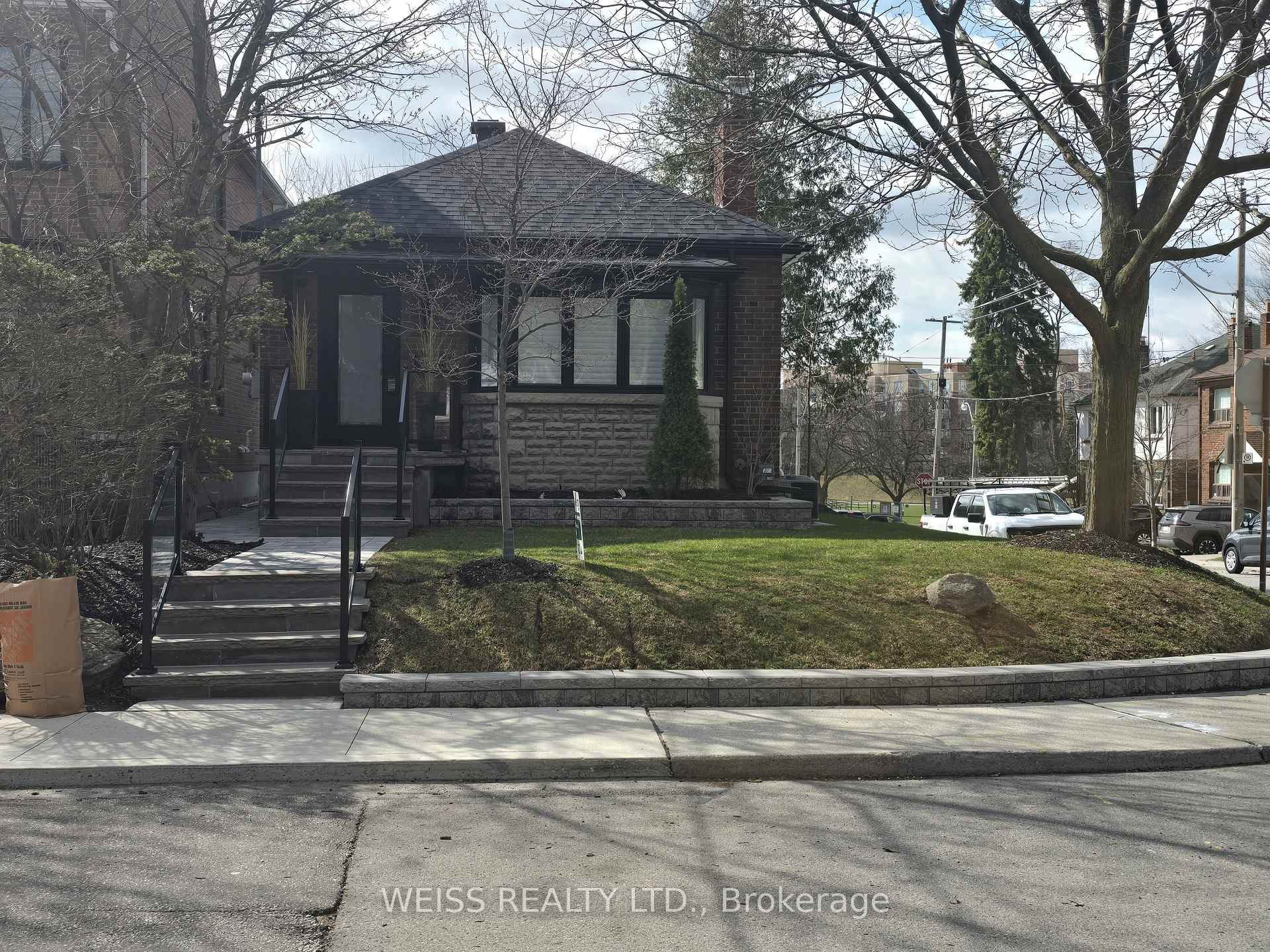 199 Glengarry Avenue