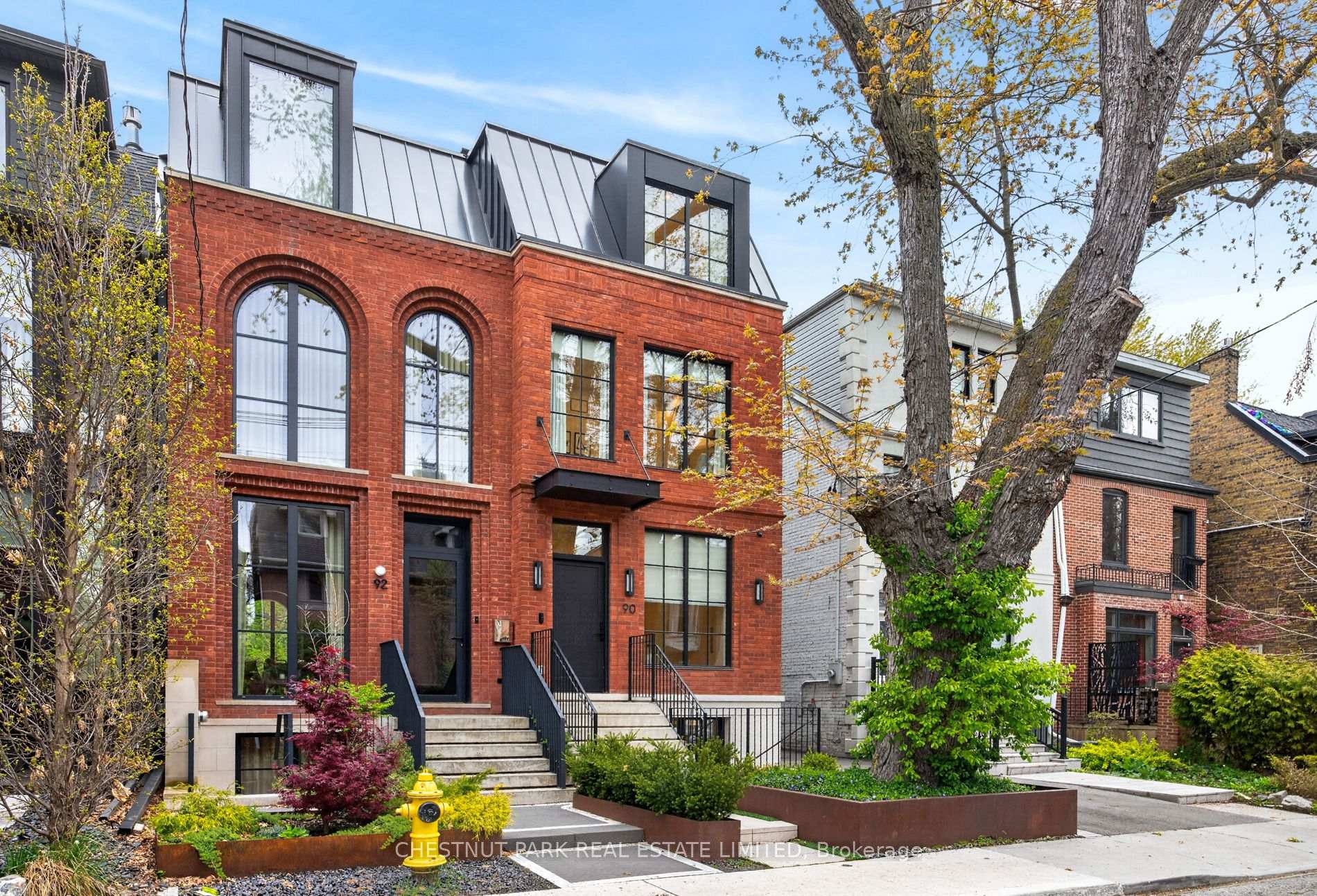 90 Macpherson Avenue