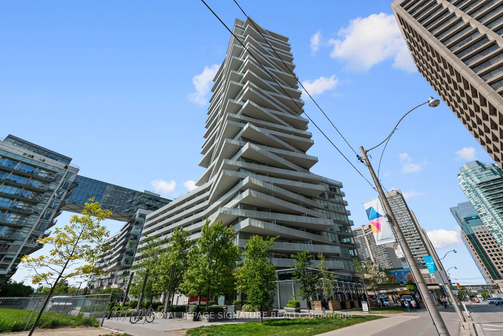 15 Queens Quay E