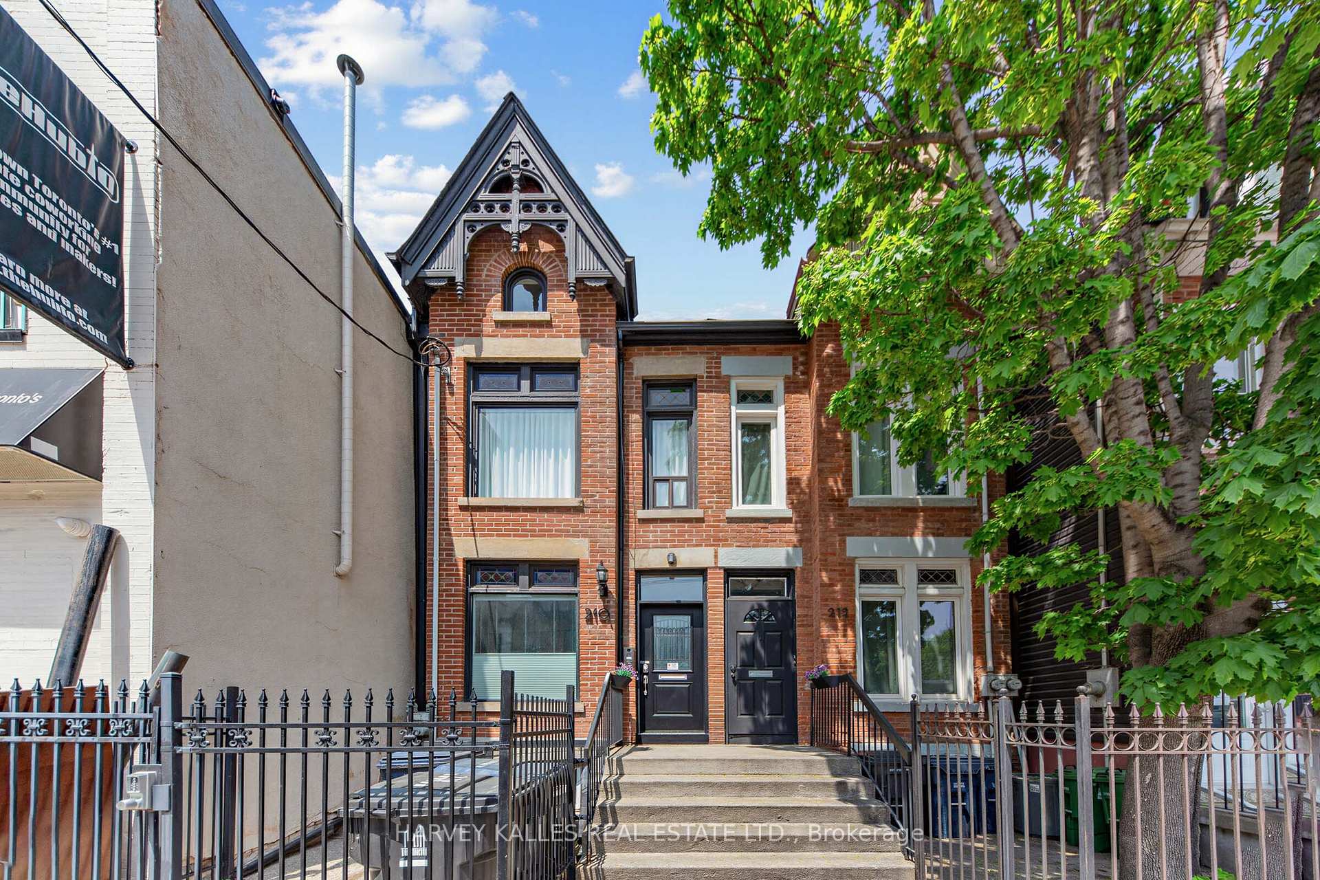 210 Gerrard Street E