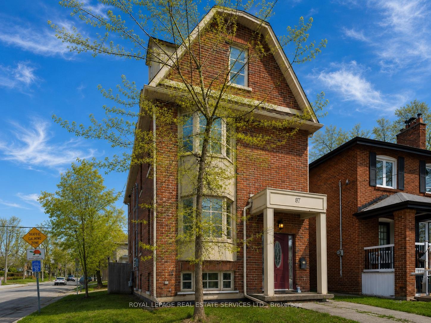 87 W Lawrence Avenue W