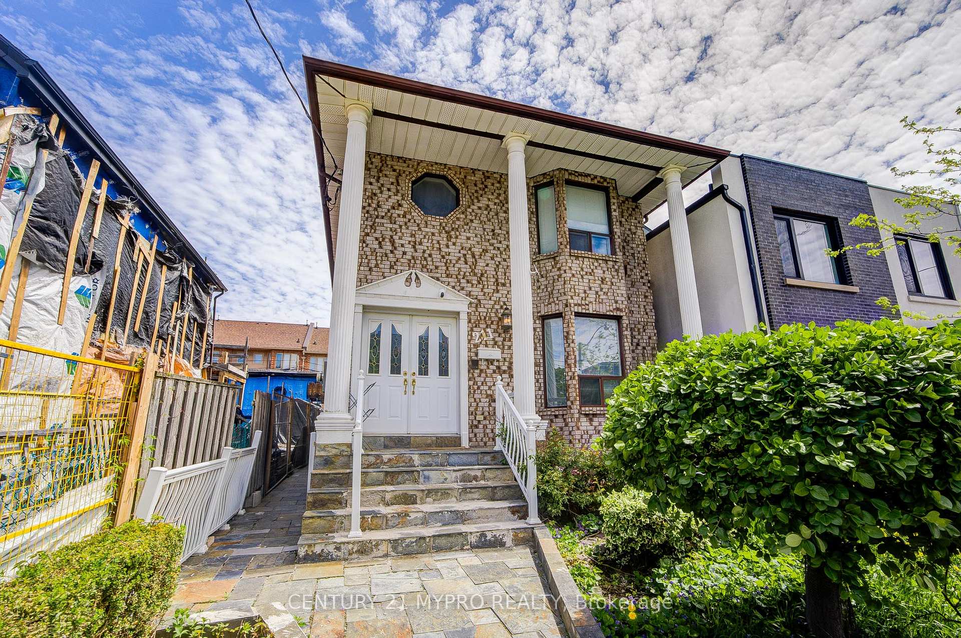 211 Bellwoods Avenue