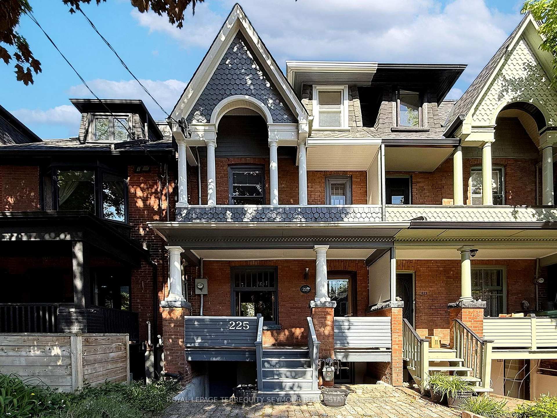 225 Howland Avenue