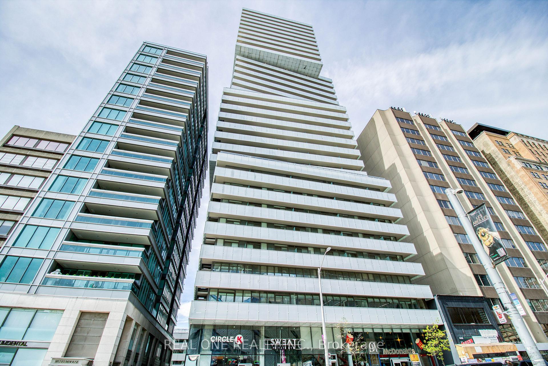 200 Bloor Street W